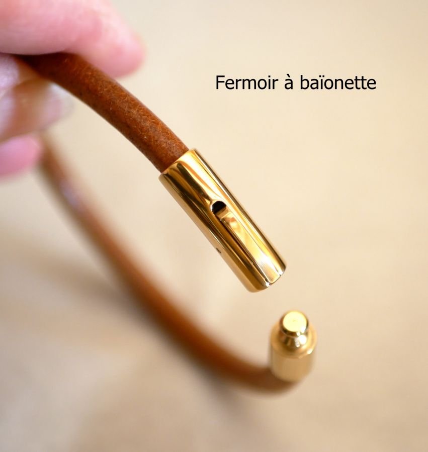 Pulseira de couro redonda personalizada para mulheres através de gravura