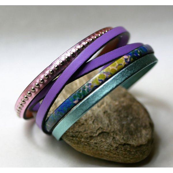 Pulseira feminina em pele met&aacute;lica rosa com contas de prata 