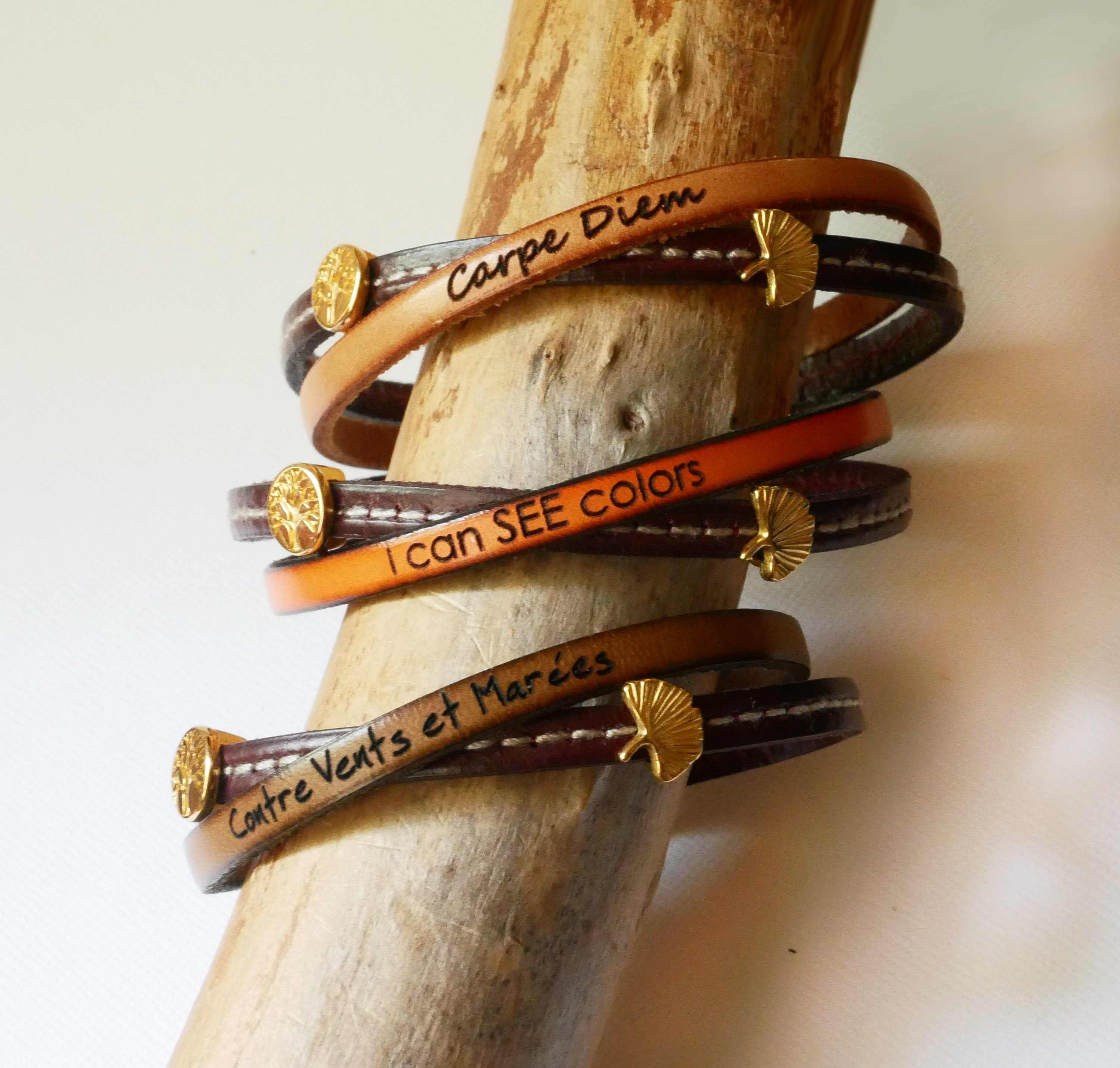 Pulseira dupla em pele Twist banhada a ouro para mulher 