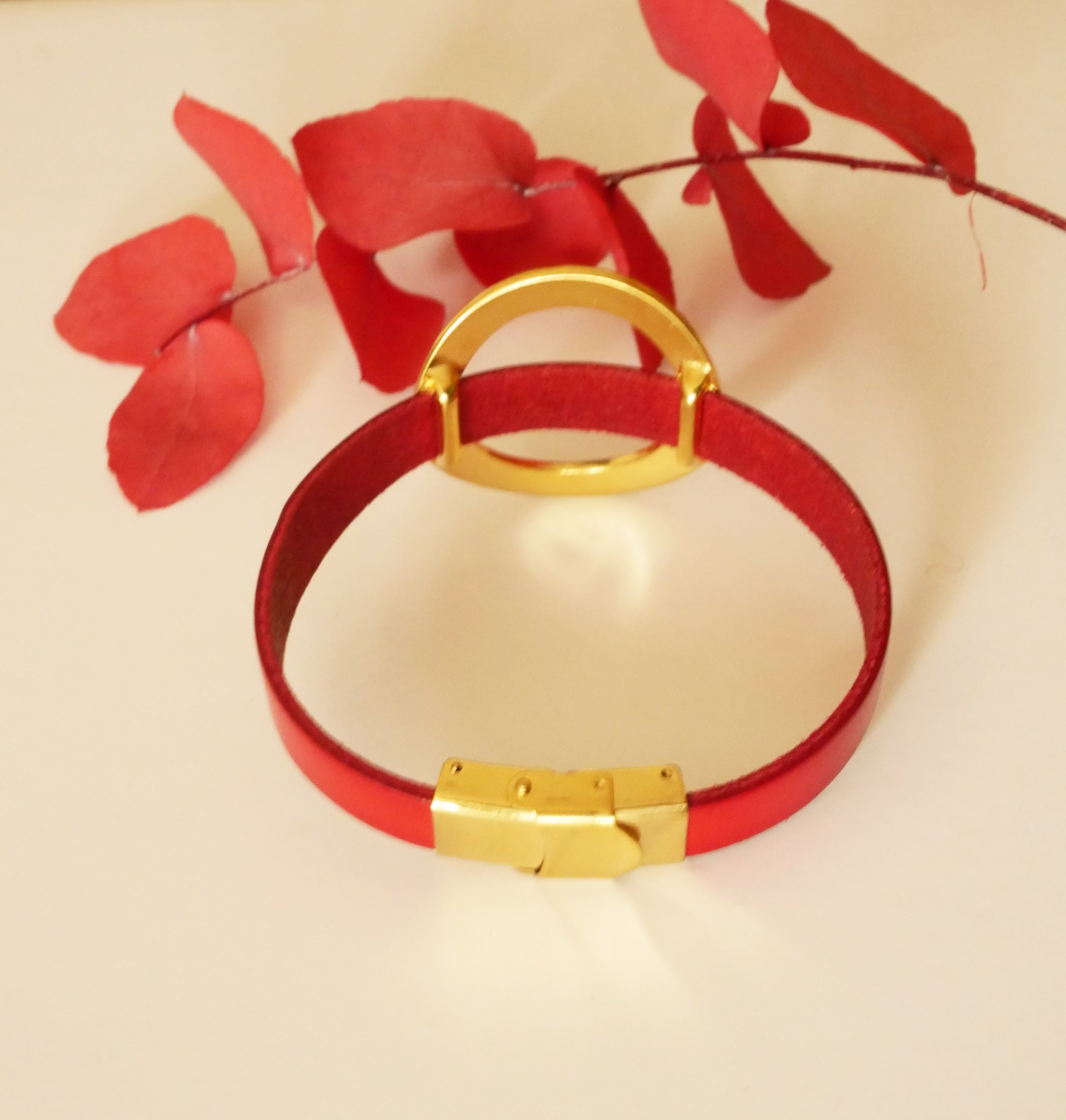 Pulseira mulher anel dourado grande em pele cor à sua escolha