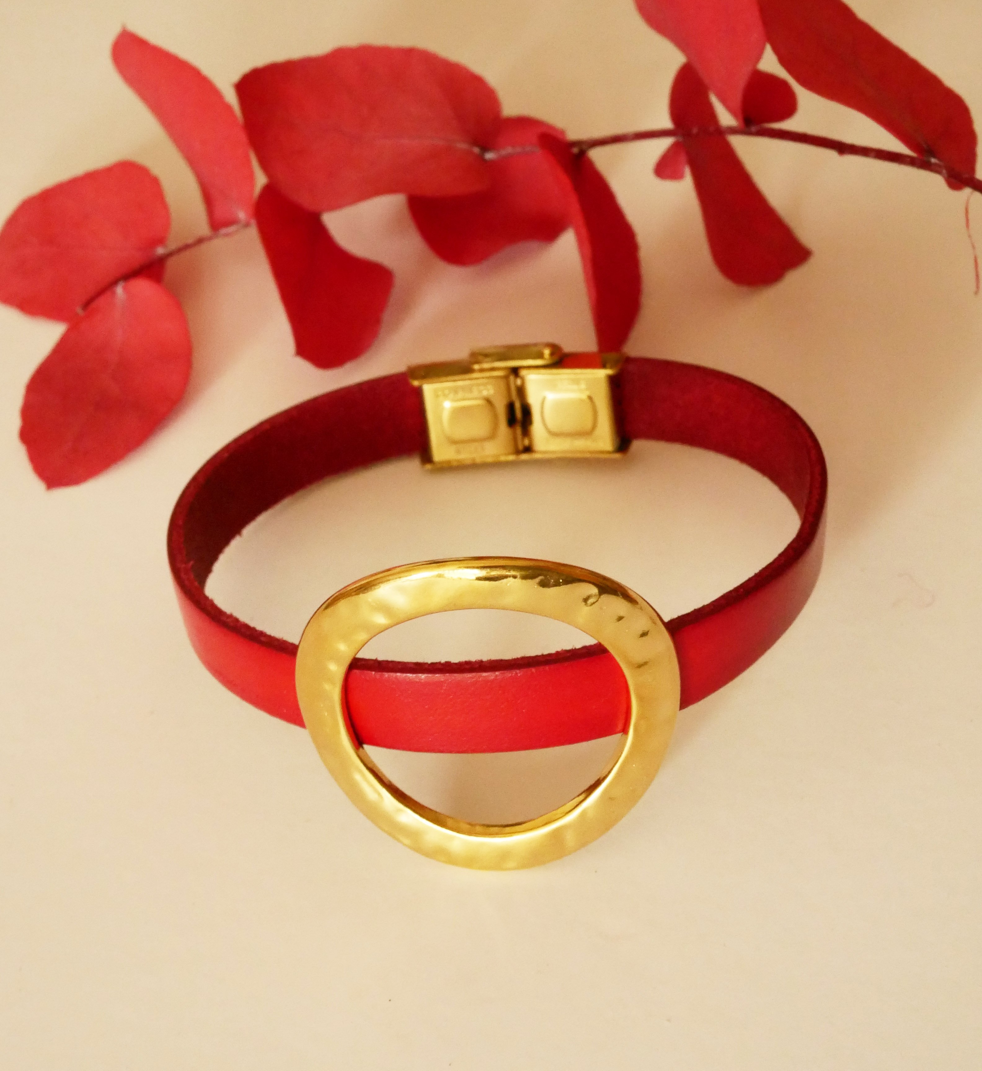 Pulseira mulher anel dourado grande em pele cor à sua escolha