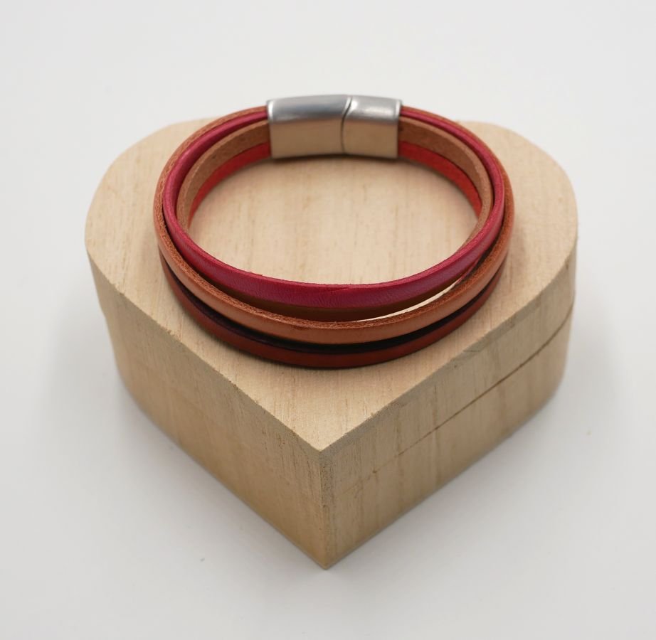 Pulseira feminina multi-couro em punho vermelho, pêssego, coral, bege