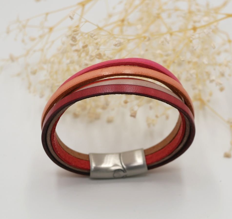 Pulseira feminina multi-couro em punho vermelho, pêssego, coral, bege