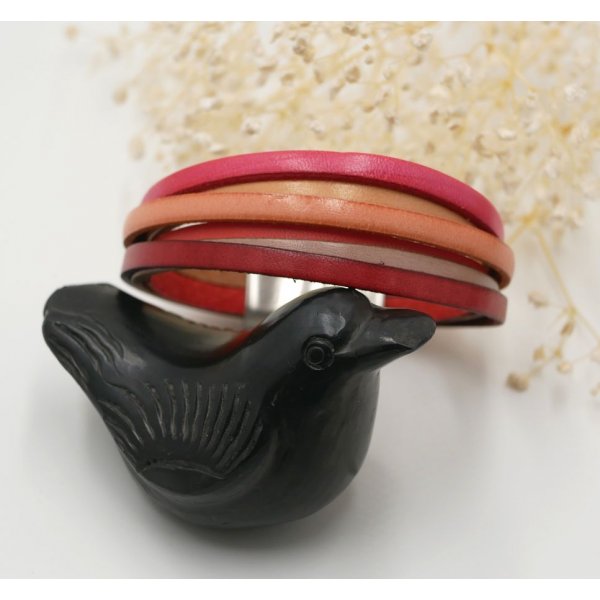 Pulseira feminina multi-couro em punho vermelho, p&ecirc;ssego, coral, bege
