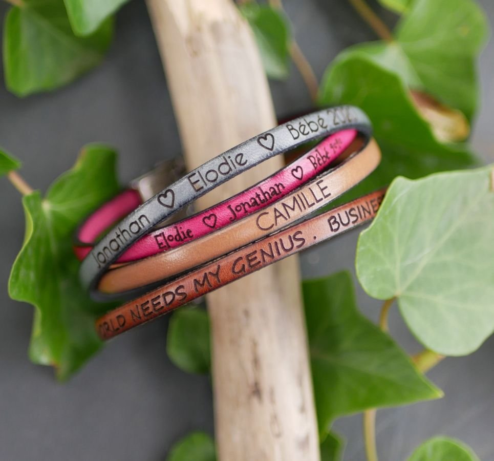 Pulseira de couro fino personalizável para mulheres 