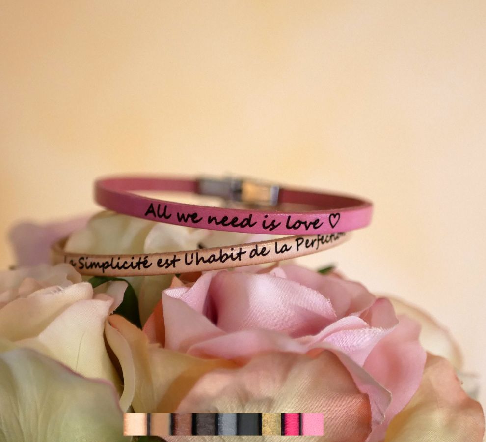 Pulseira de couro fino personalizável para mulheres 