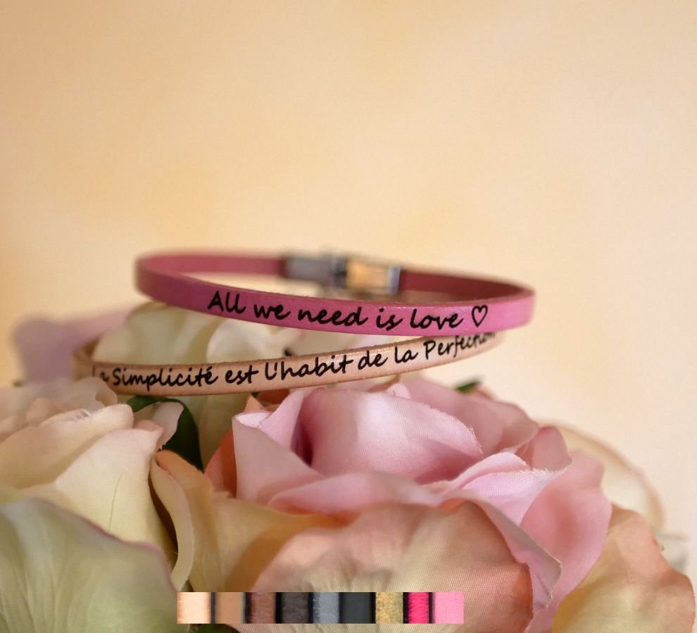 Pulseira de couro fino personalizável para mulheres 