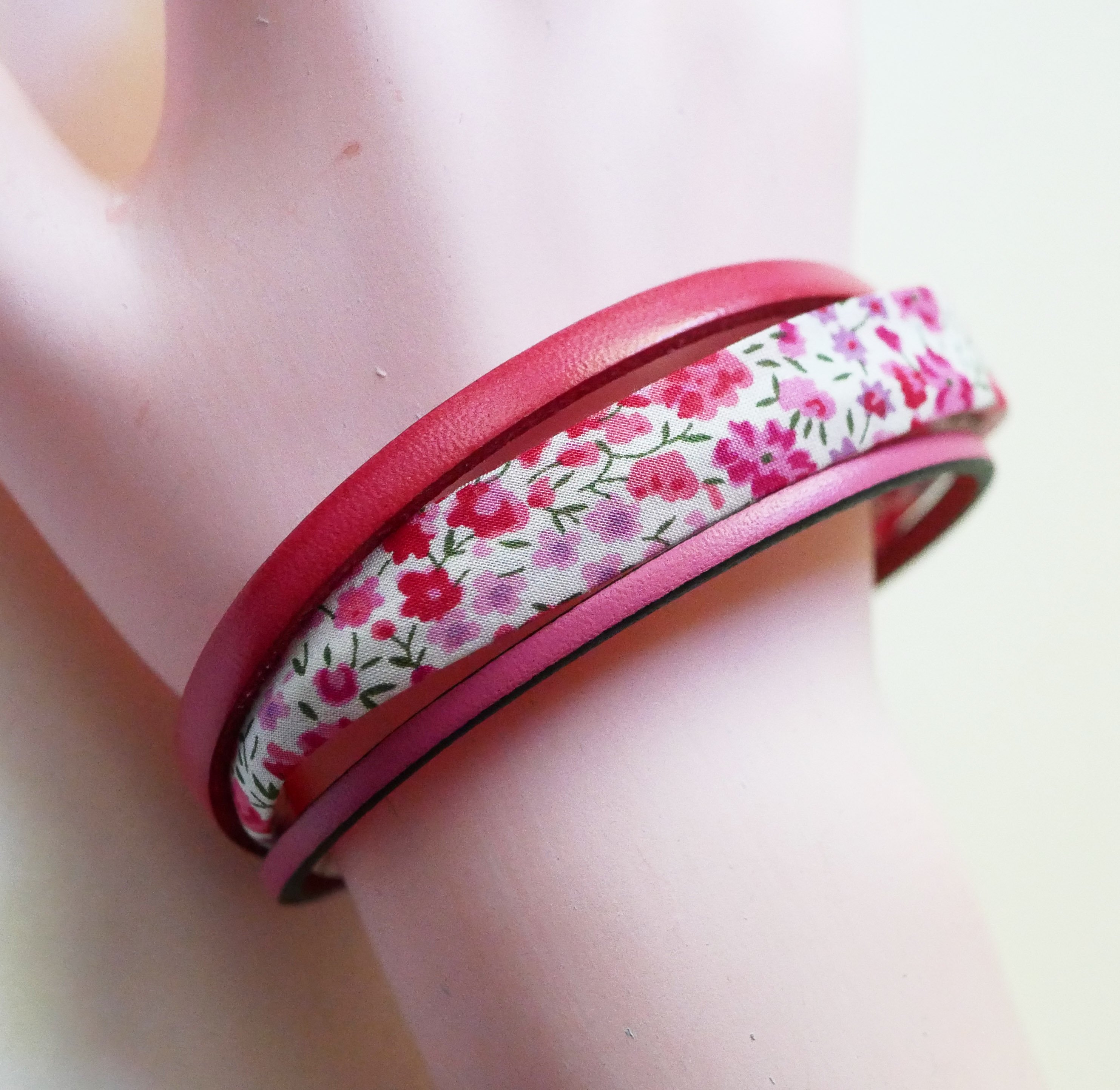 Pulseira feminina trio couro &amp; liberty flores cor-de-rosa 