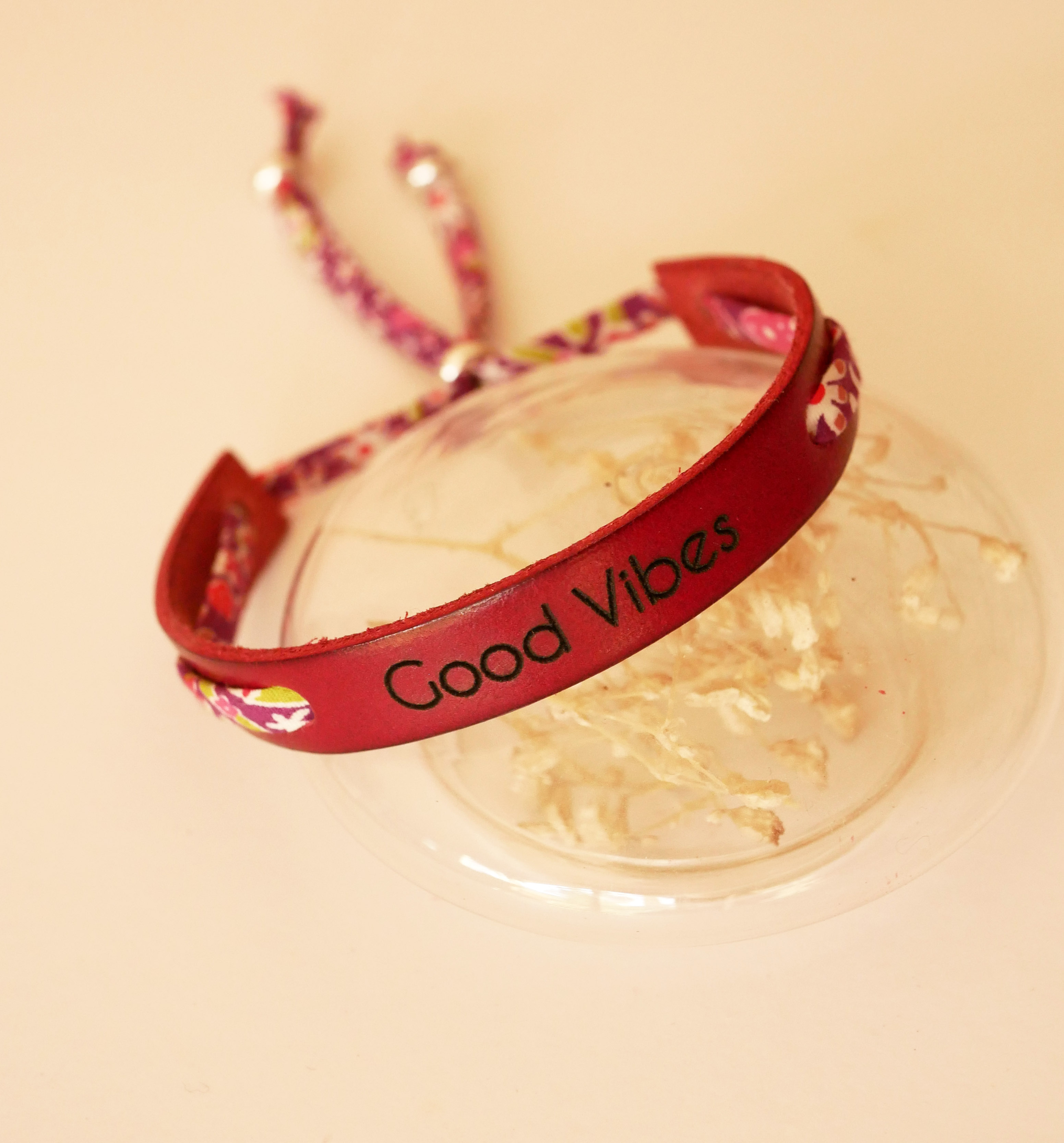 Pulseira Florâme para personalizar com a sua escolha de cordão liberty e couro para gravar