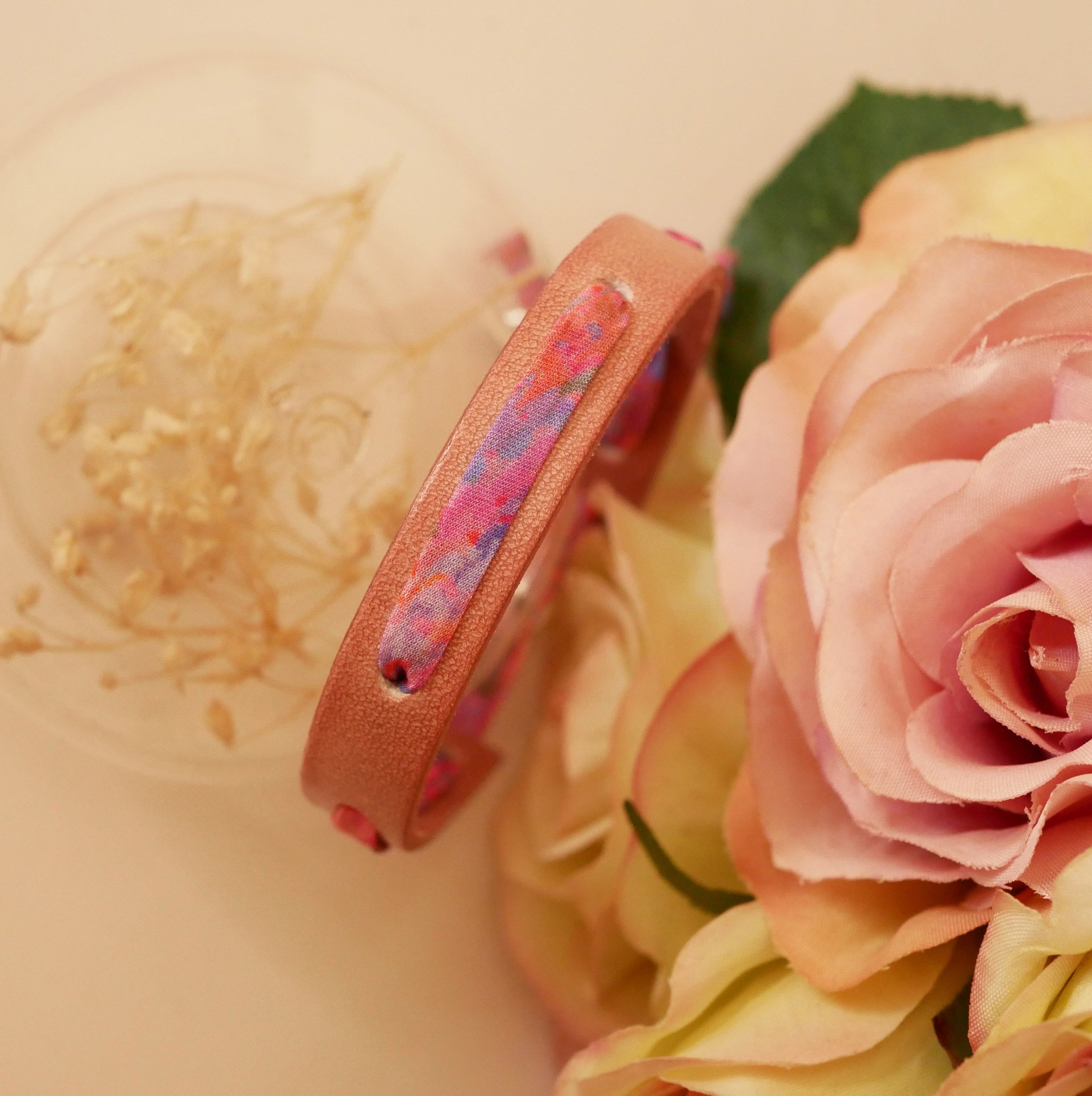 Pulseira Florâme com fita Liberty Polly em pele rosa antiga