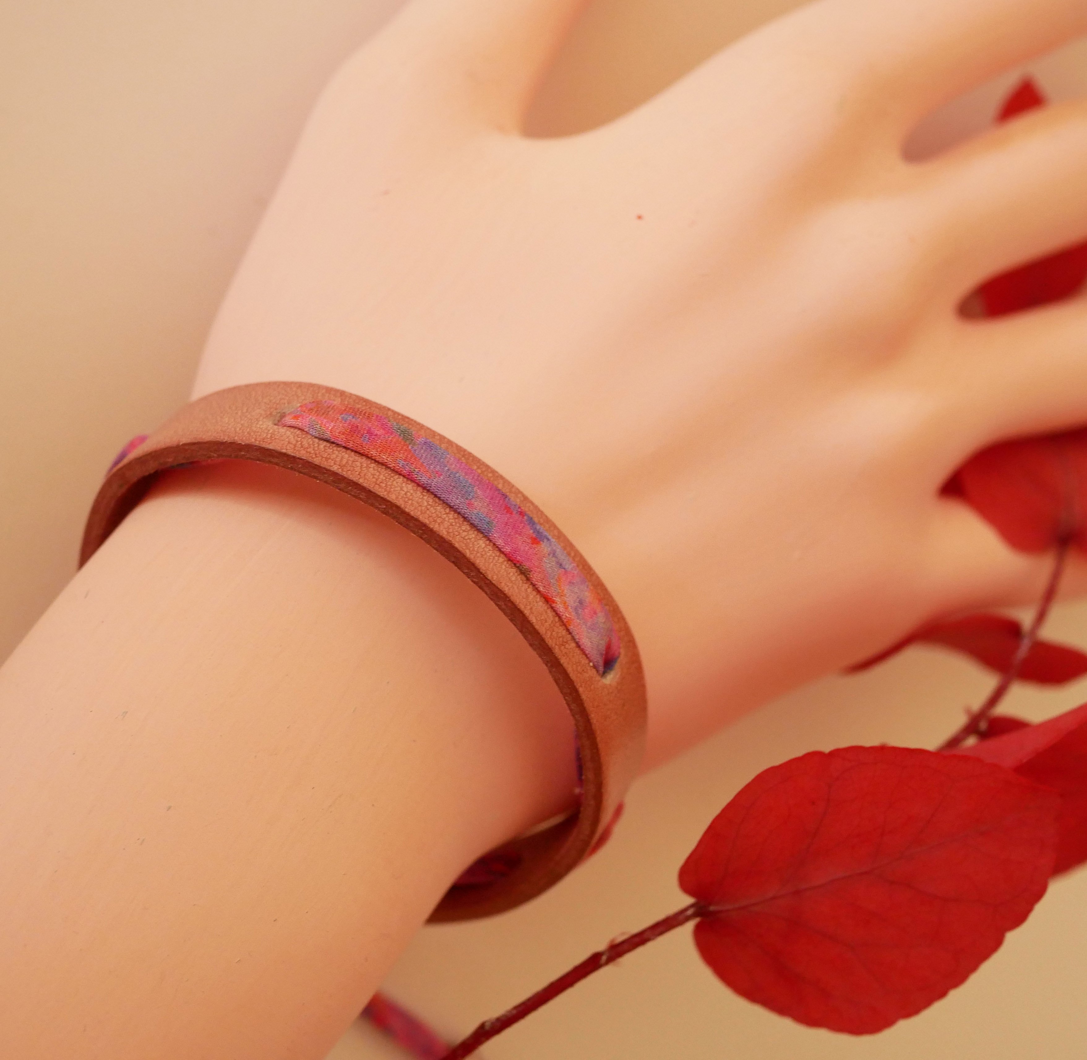 Pulseira Florâme com fita Liberty Polly em pele rosa antiga
