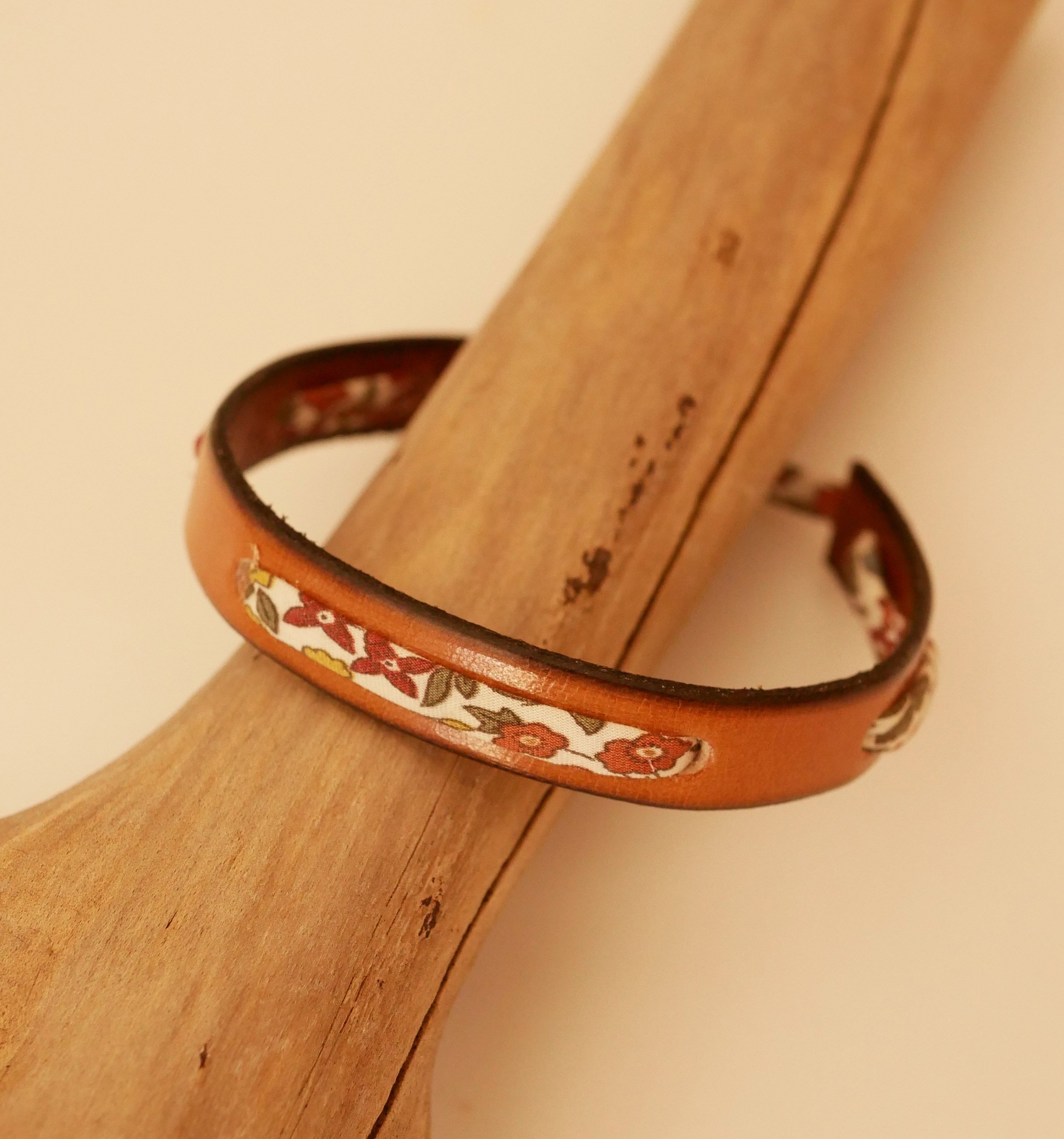 Pulseira Florâme com fita liberty Ava outono em pele de camelo