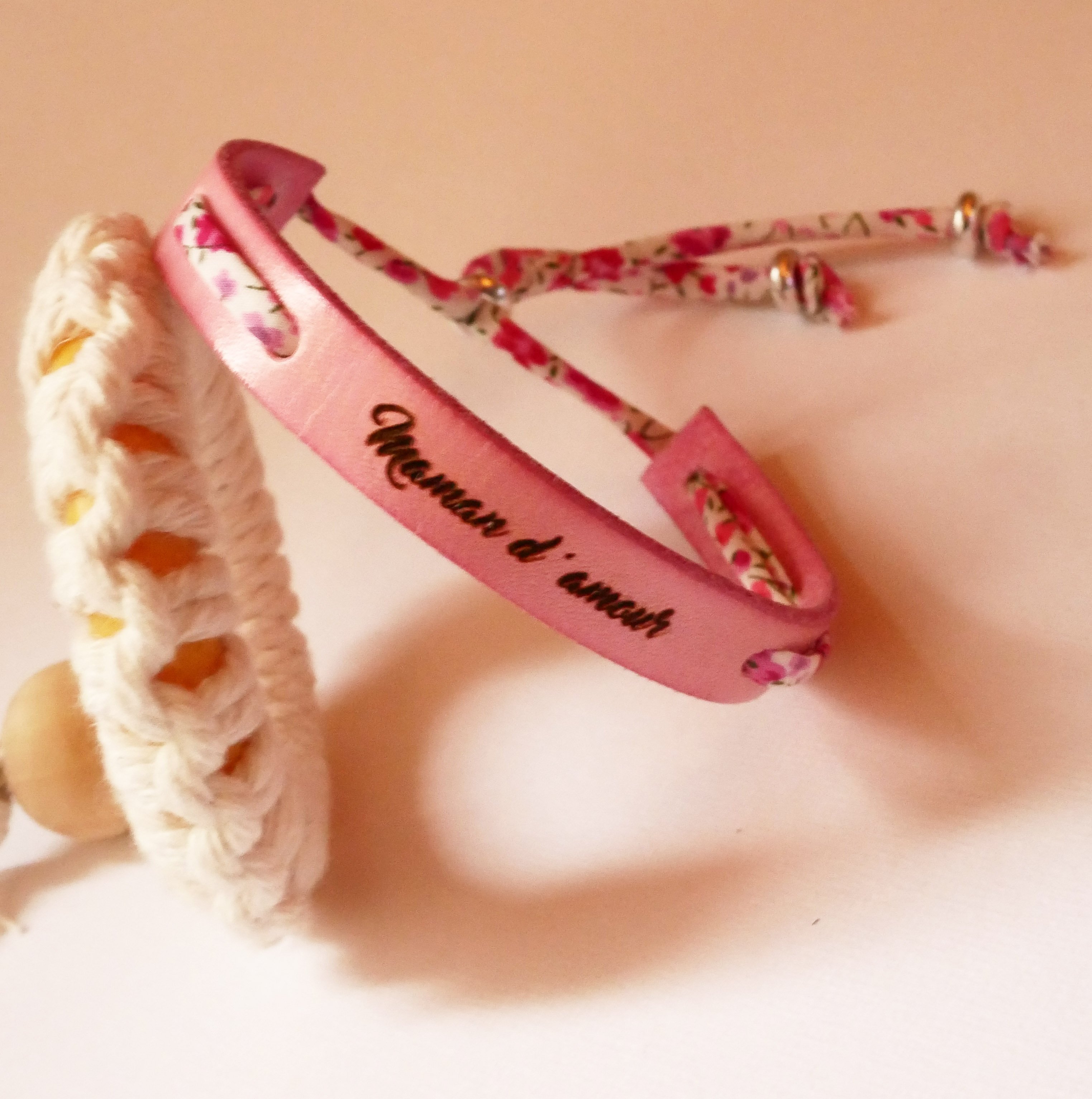 Pulseira Flor&acirc;me para personalizar com a sua escolha de cord&atilde;o liberty e couro para gravar