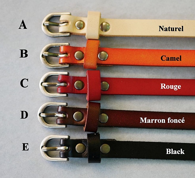 Nuancier de bracelets en cuir personnalisables avec boucles métalliques.