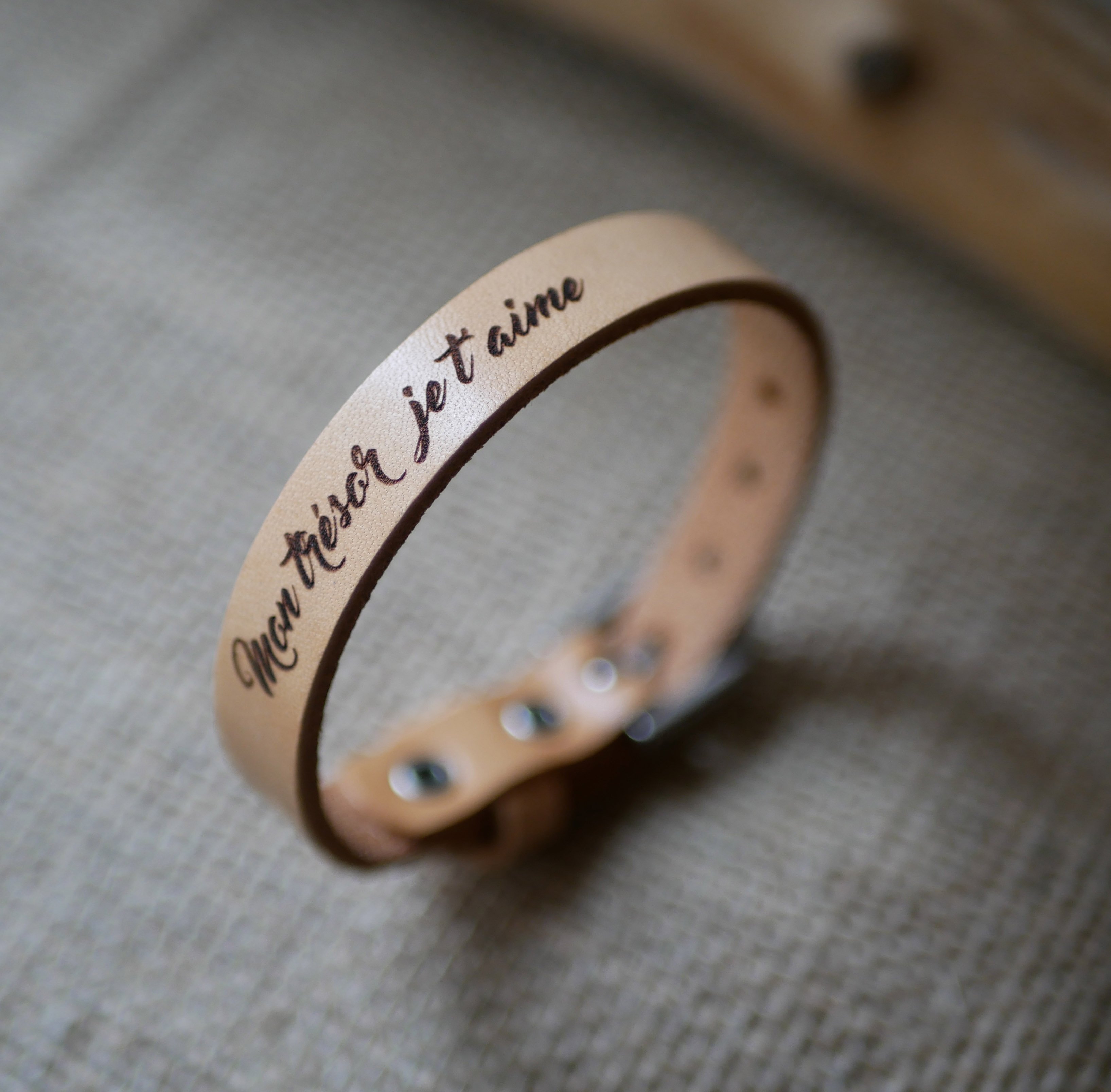Pulseira masculina em couro natural para ser personalizada 