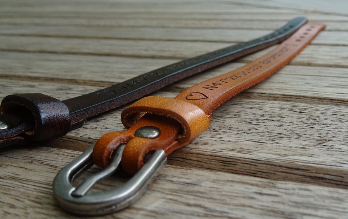 Pulseira para homem em pele preta gravada, personalizável