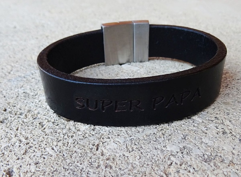 Bracelet Homme en cuir noir magn&eacute;tique &agrave; graver
