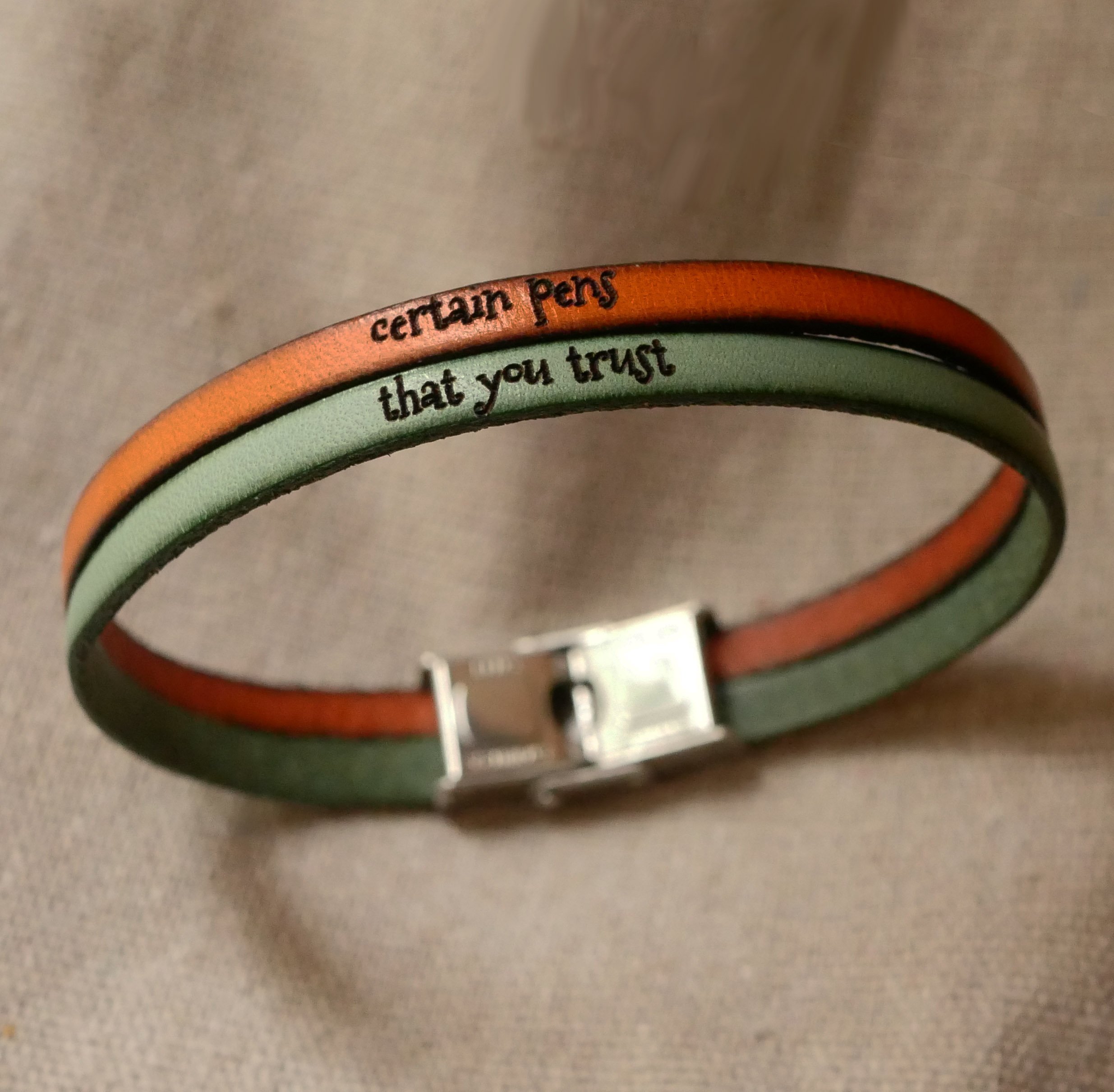 Pulseira duo em pele para homem personalizável com gravação