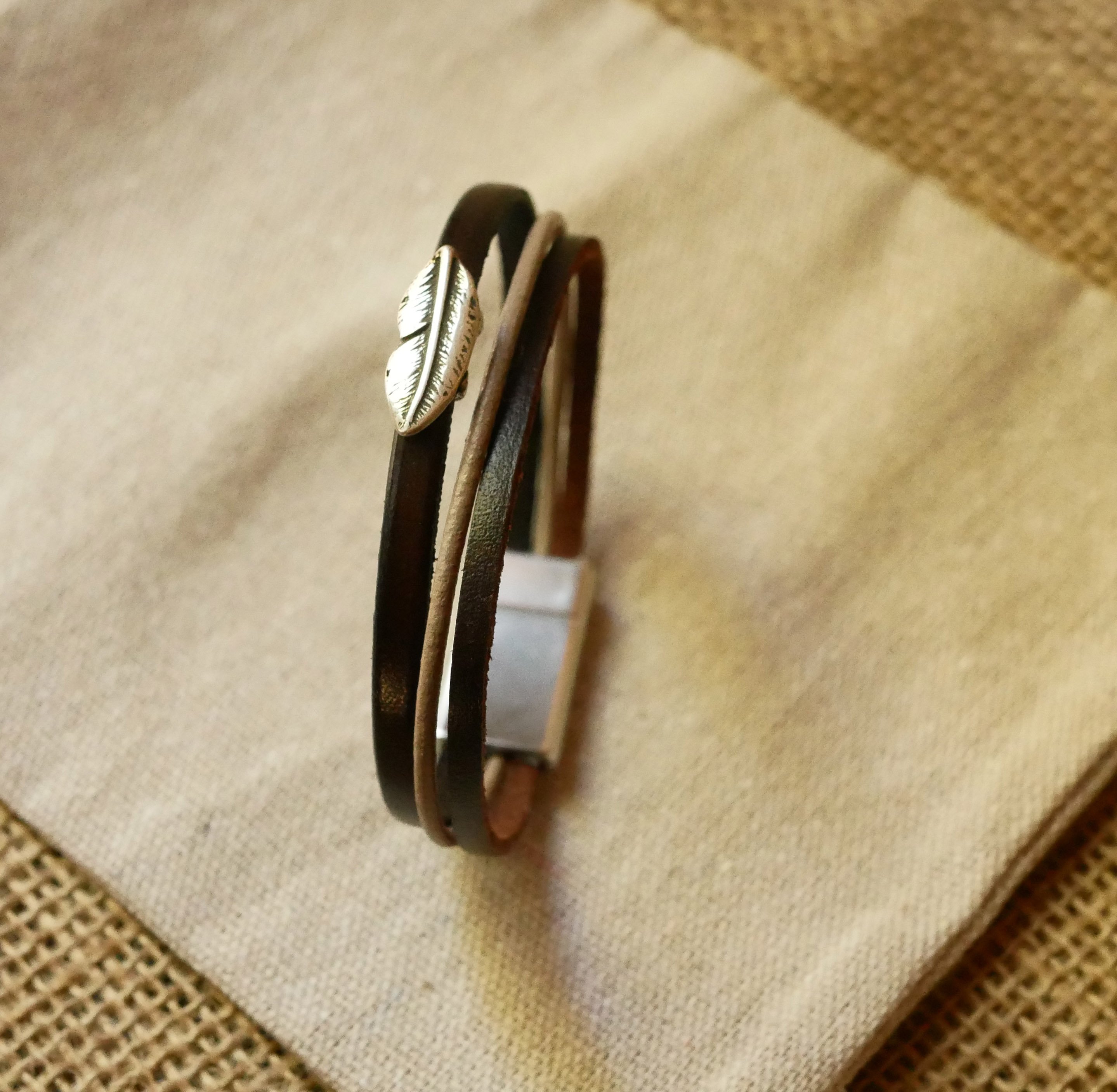 Trio de braceletes para homem em pele castanha vintage