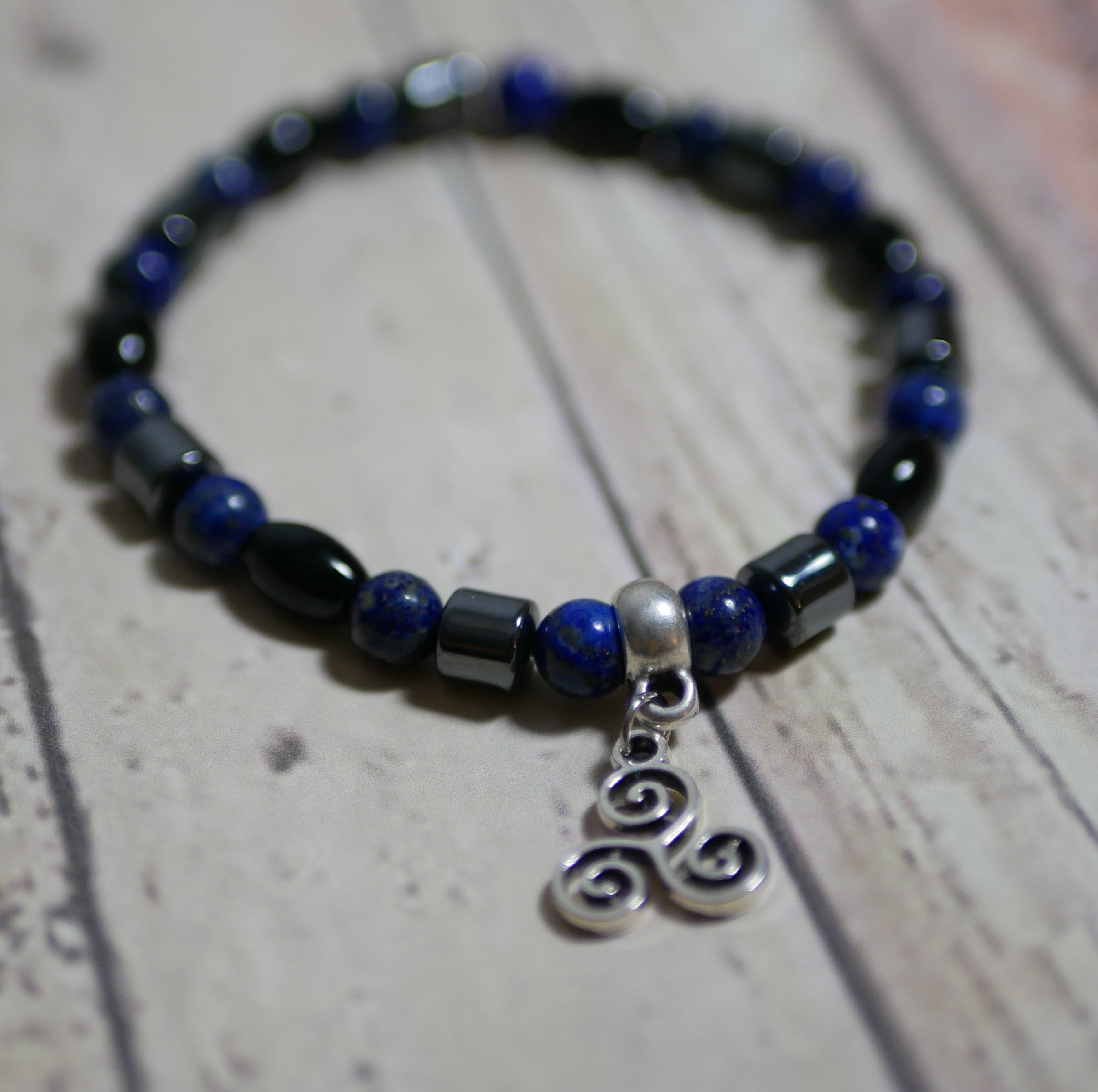 Pulseira para homem em p&eacute;rolas Black Blue e pendente &agrave; escolha
