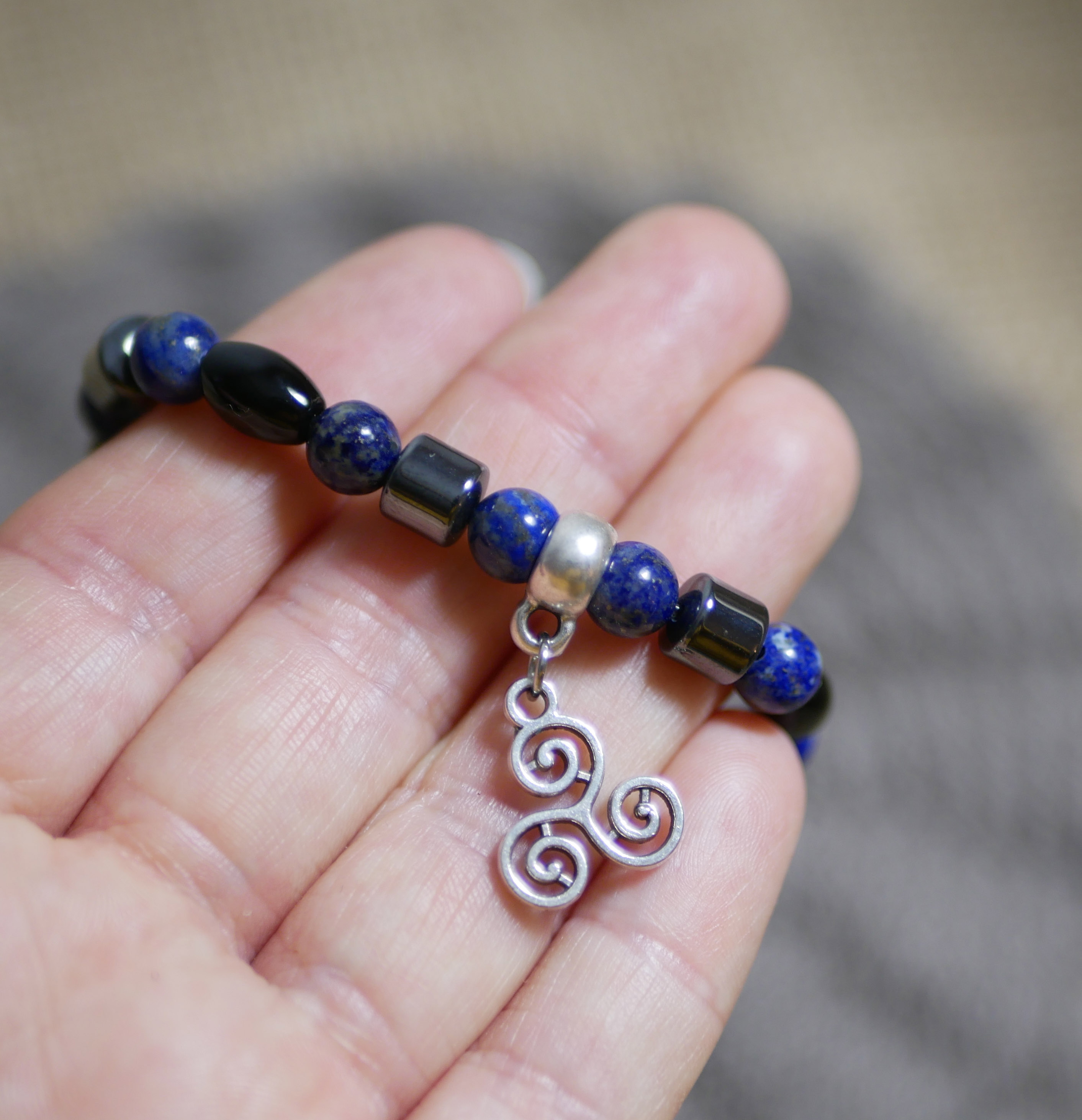 Pulseira para homem em pérolas Black Blue e pendente à escolha
