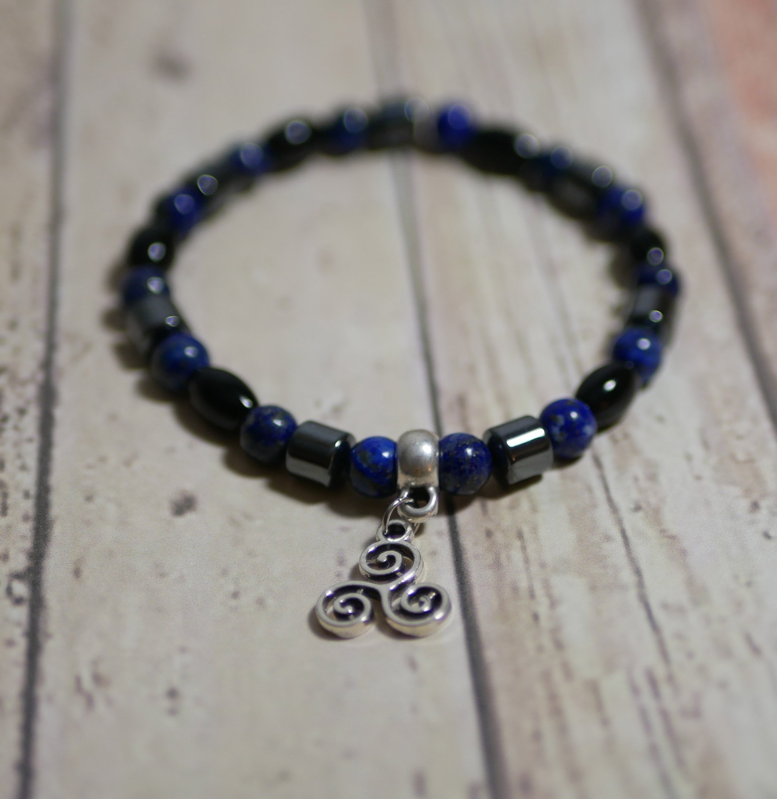 Pulseira para homem em p&eacute;rolas Black Blue e pendente &agrave; escolha