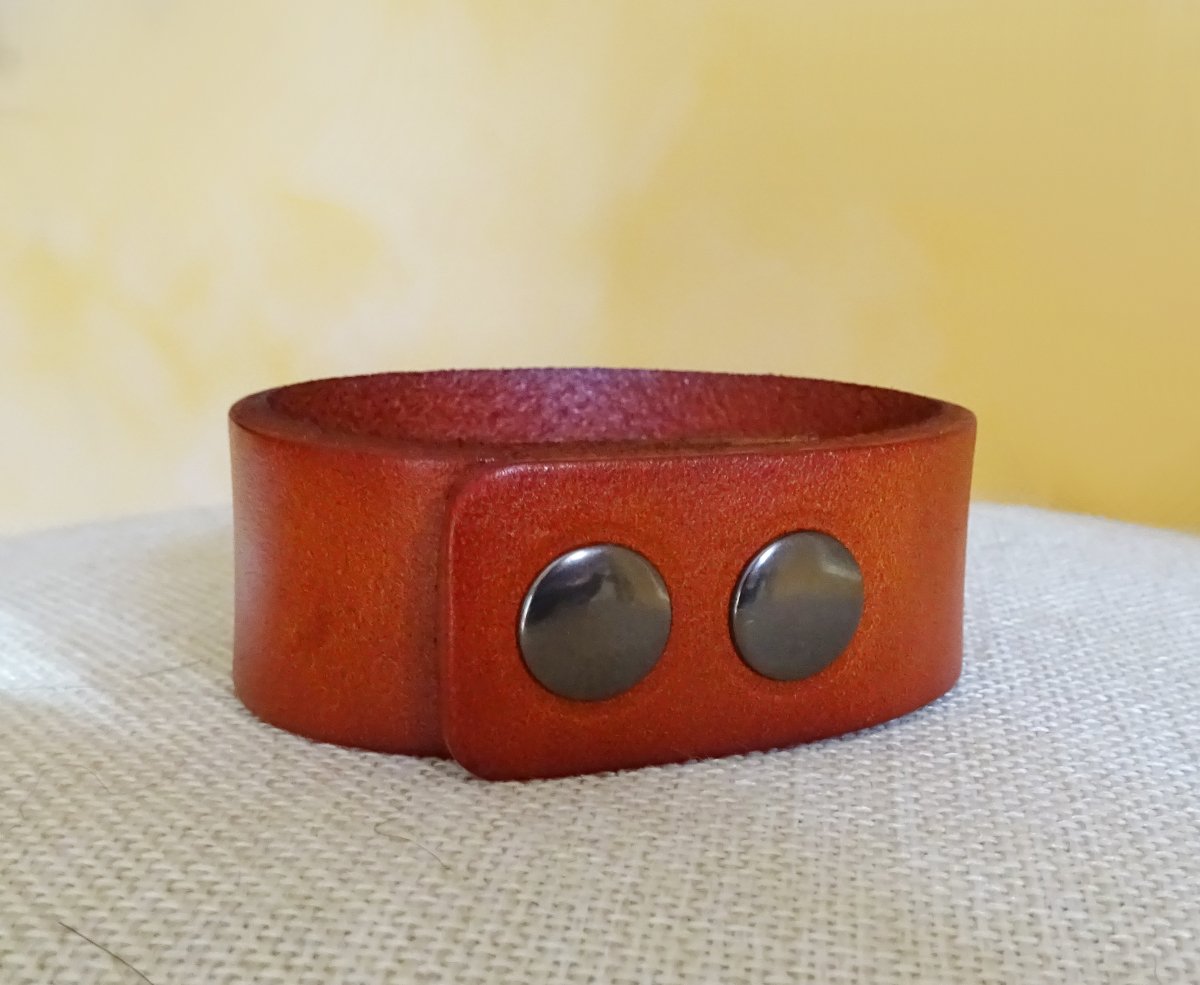 Pulseira de punho em pele Camel gravada à medida