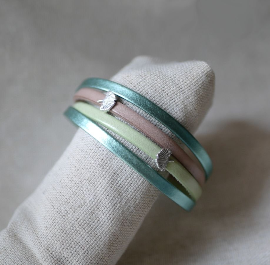 Pulseira de punho em pele com design Ginkgo para ser personalizada 