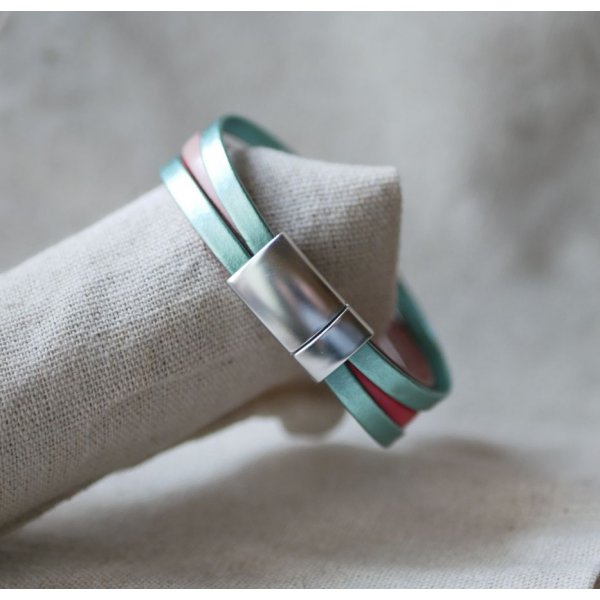 Pulseira de punho de couro com cora&ccedil;&otilde;es para personalizar 