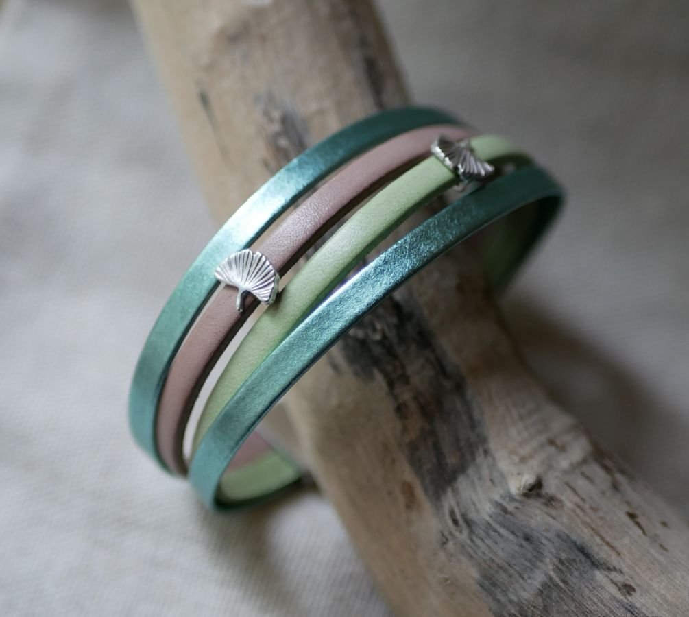 Pulseira de punho em pele com design Ginkgo para ser personalizada 