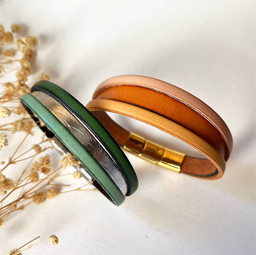 Pulseira de couro bicolor para mulher com mensagem gravada oculta