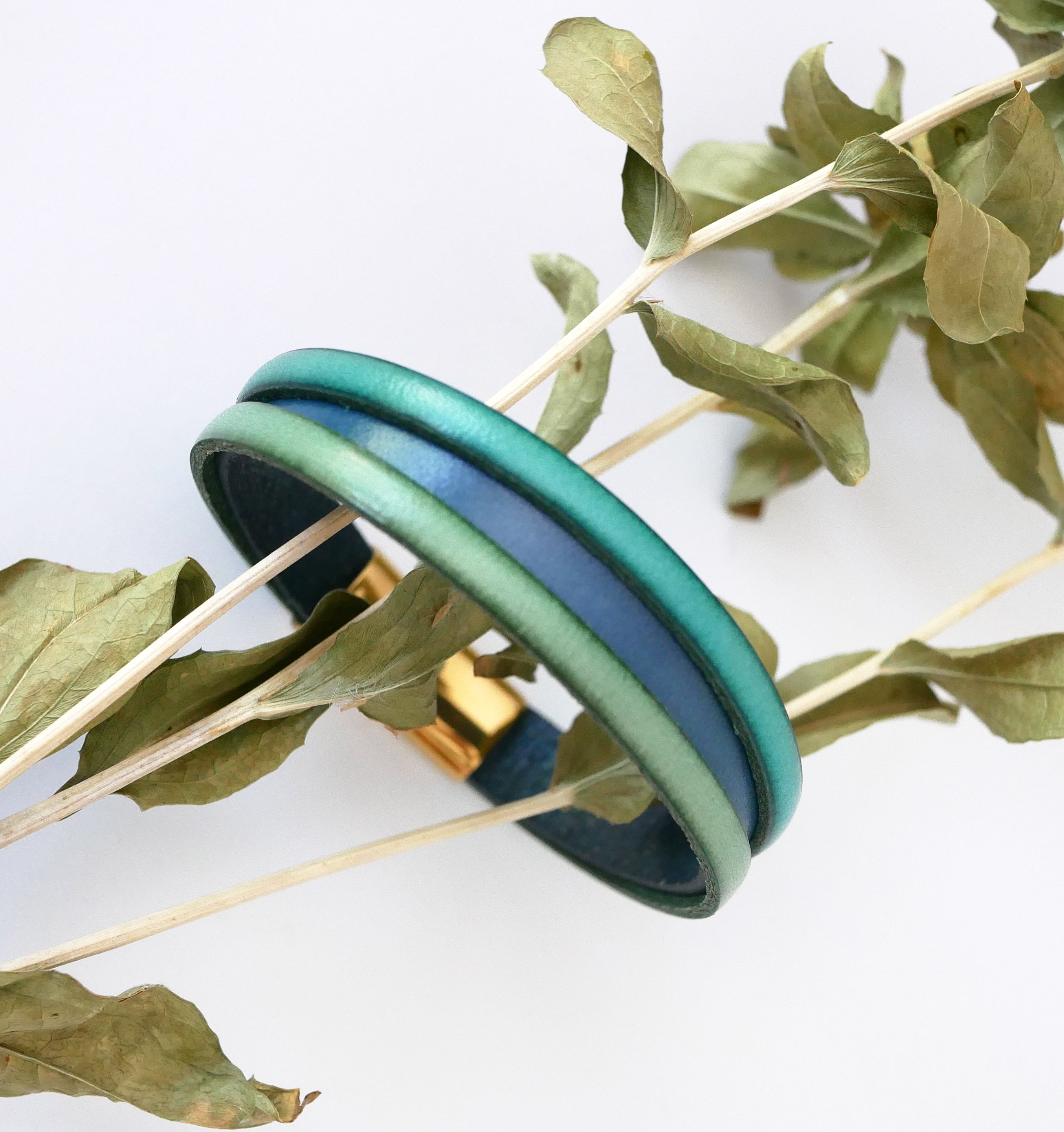 Pulseira de couro bicolor para mulher com mensagem gravada oculta