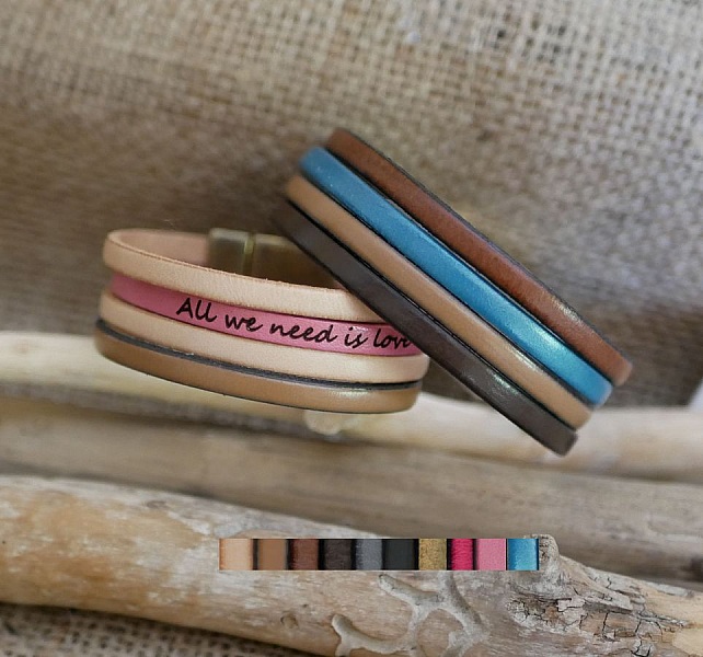Bracelet manchette multi cuir personnalisable avec message grav&eacute;