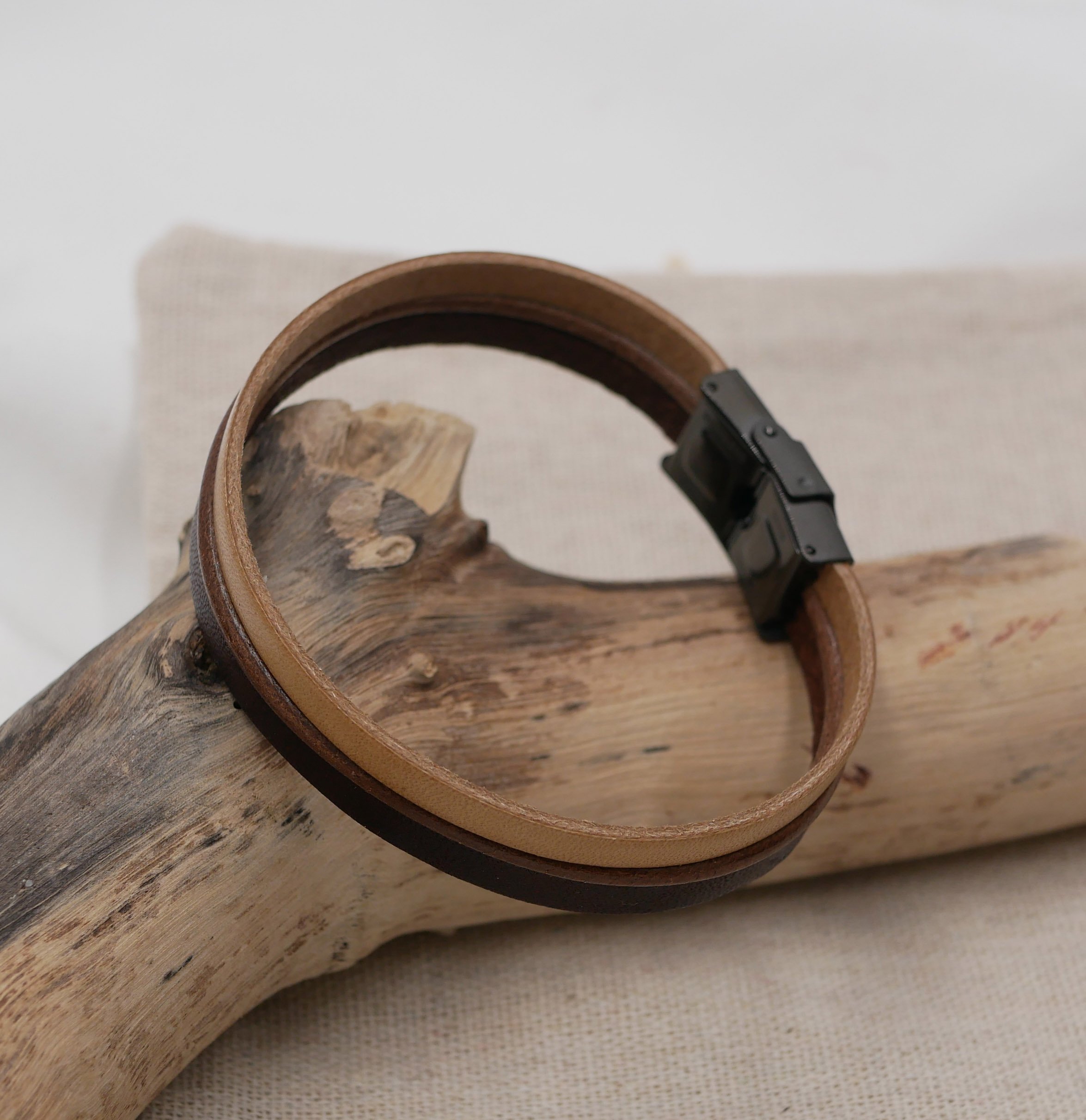 Pulseira de punho em pele castanha vintage para homem, personalizável com gravação 