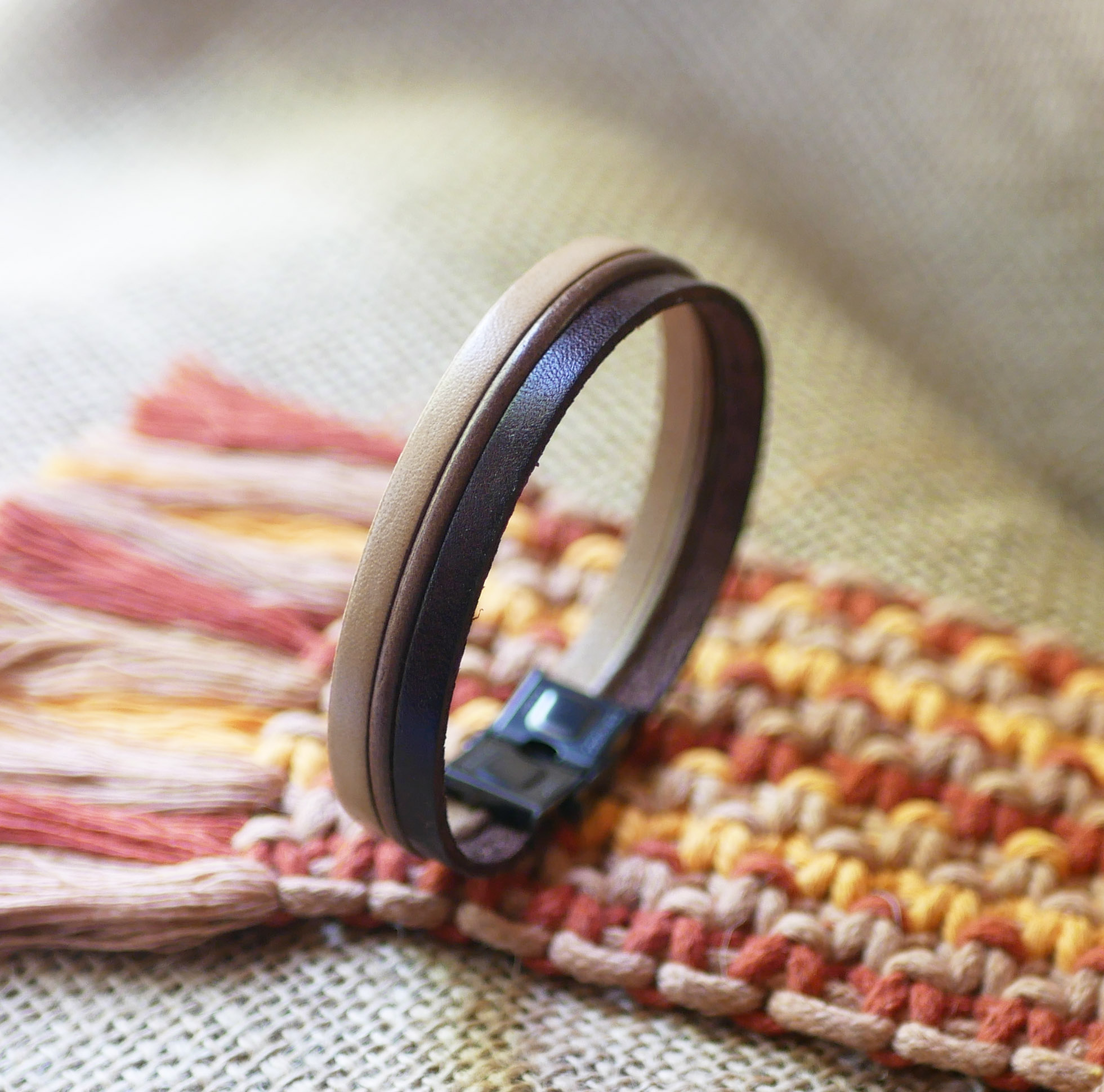 Pulseira de punho em pele castanha vintage para homem, personalizável com gravação 