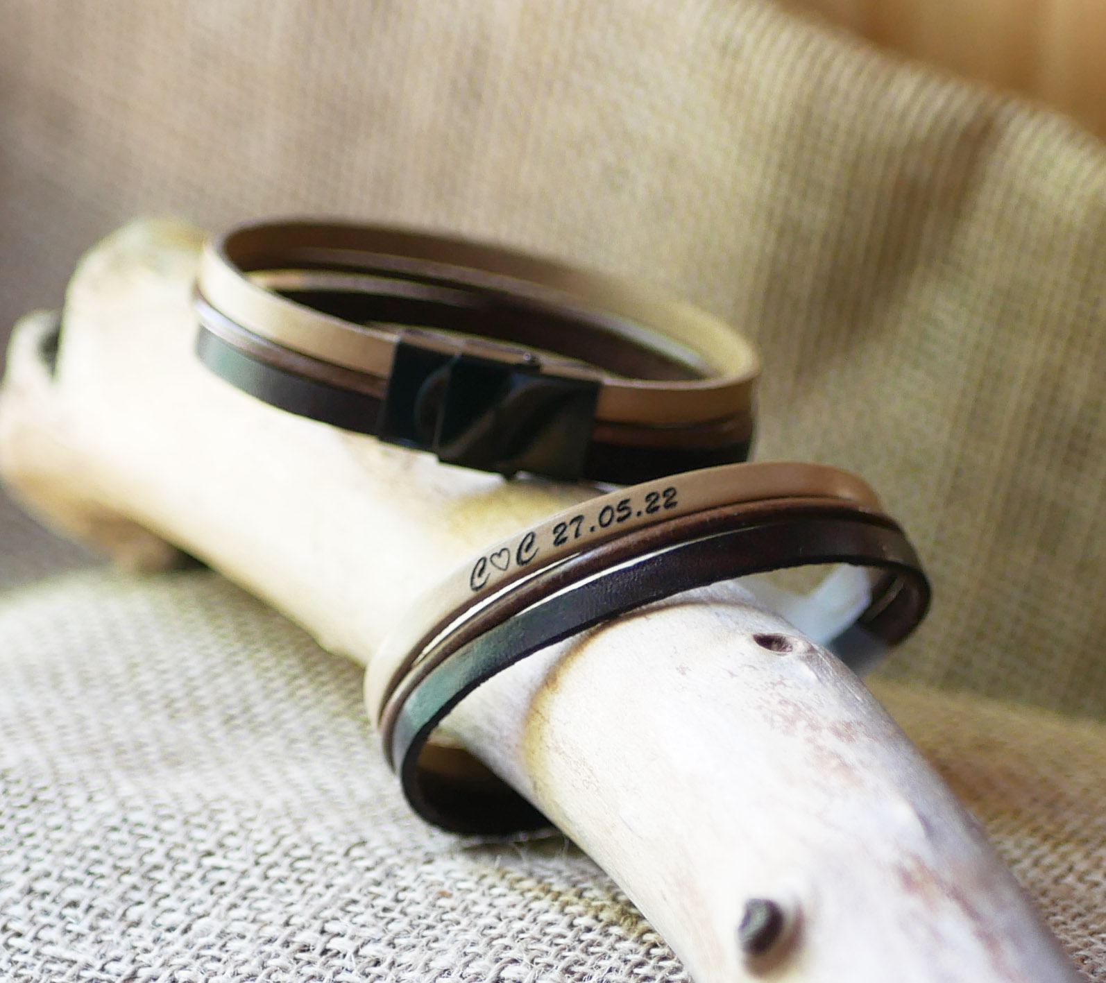 Pulseira de punho em pele castanha vintage para homem, personalizável com gravação 