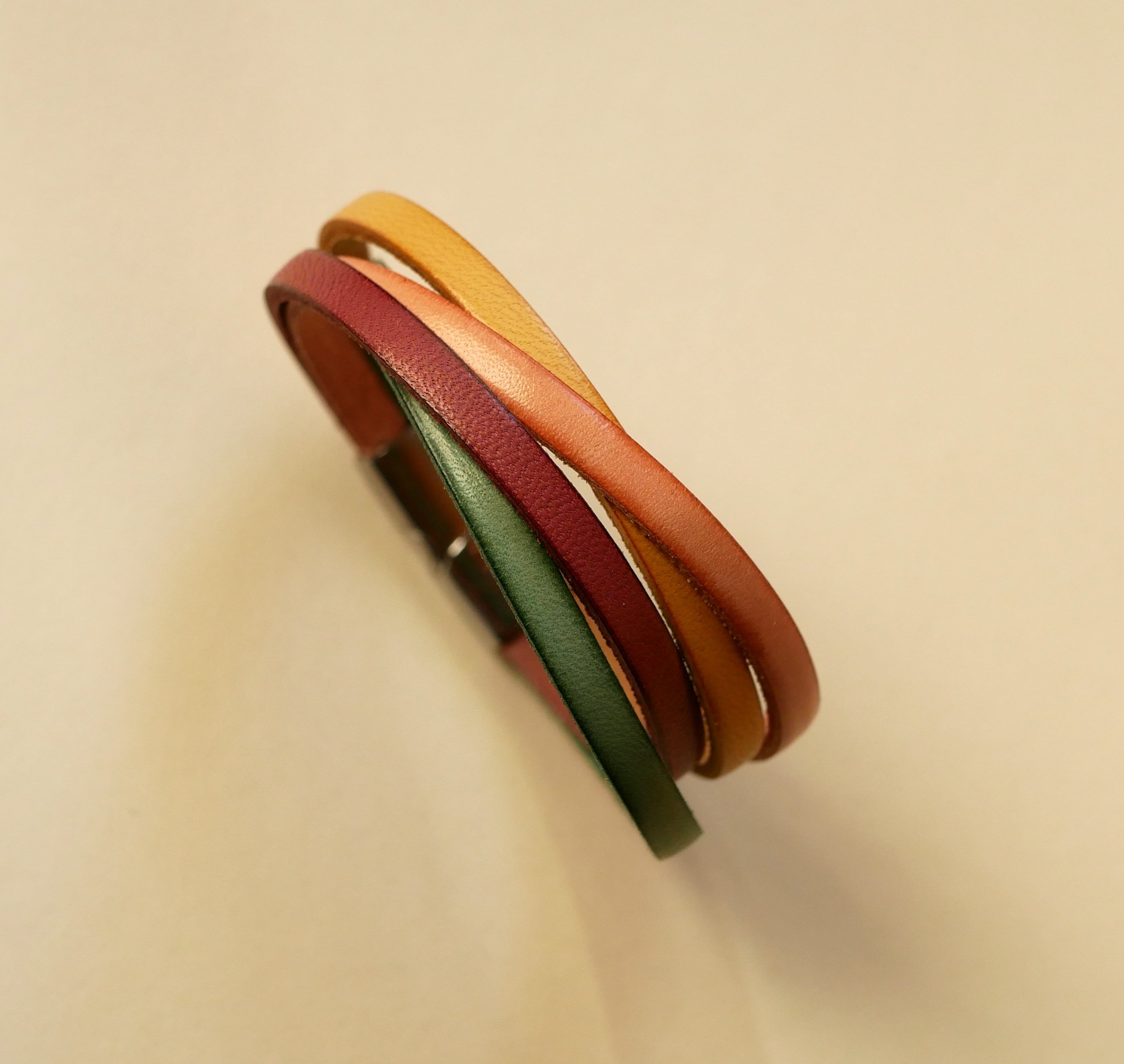 Pulseira de punho numa escolha de 4 peles