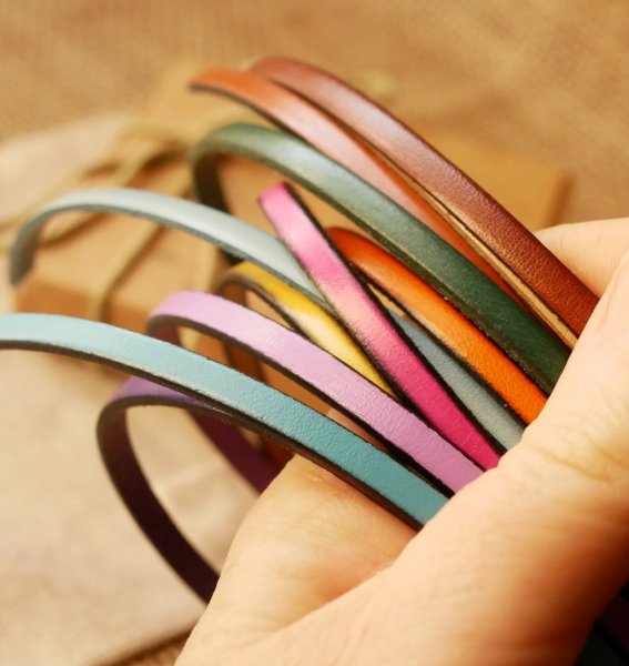 Pulseira de punho numa escolha de 4 peles