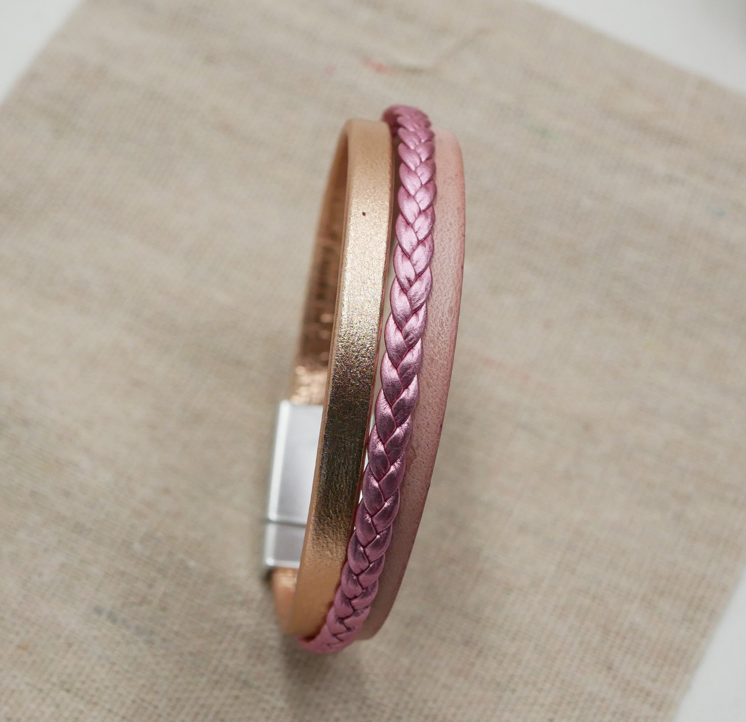 Pulseira de punho em pele laminada cor-de-rosa e pêssego, personalizável