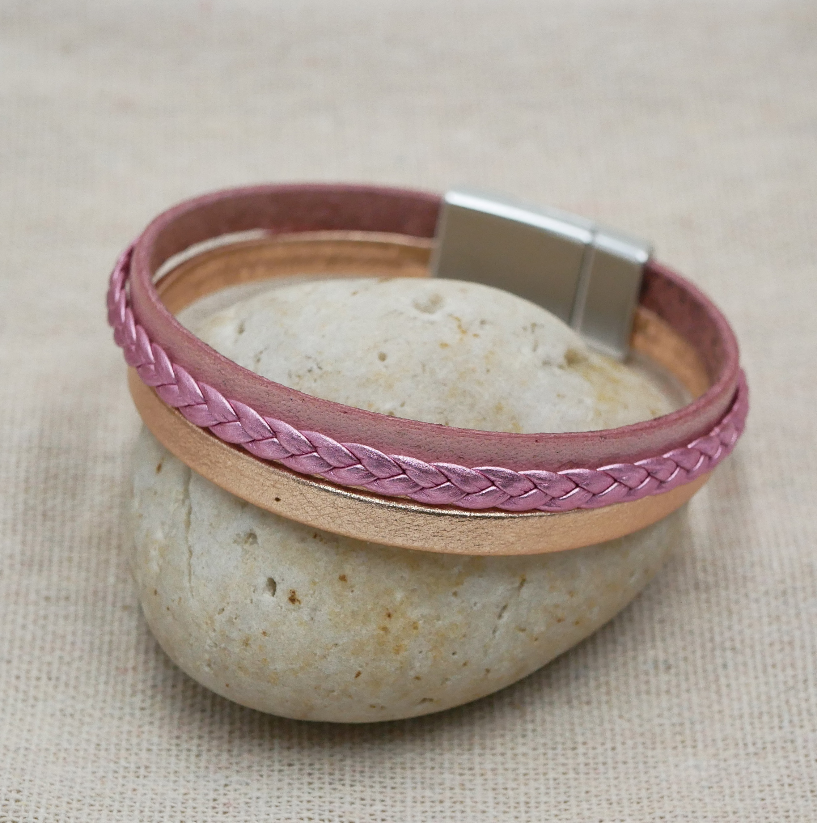 Pulseira de punho em pele laminada cor-de-rosa e pêssego, personalizável