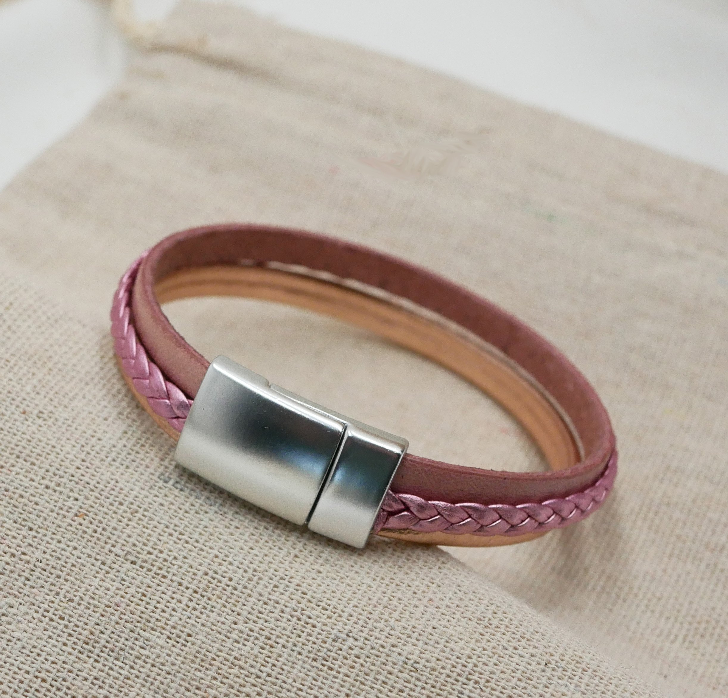 Pulseira de punho em pele laminada cor-de-rosa e pêssego, personalizável