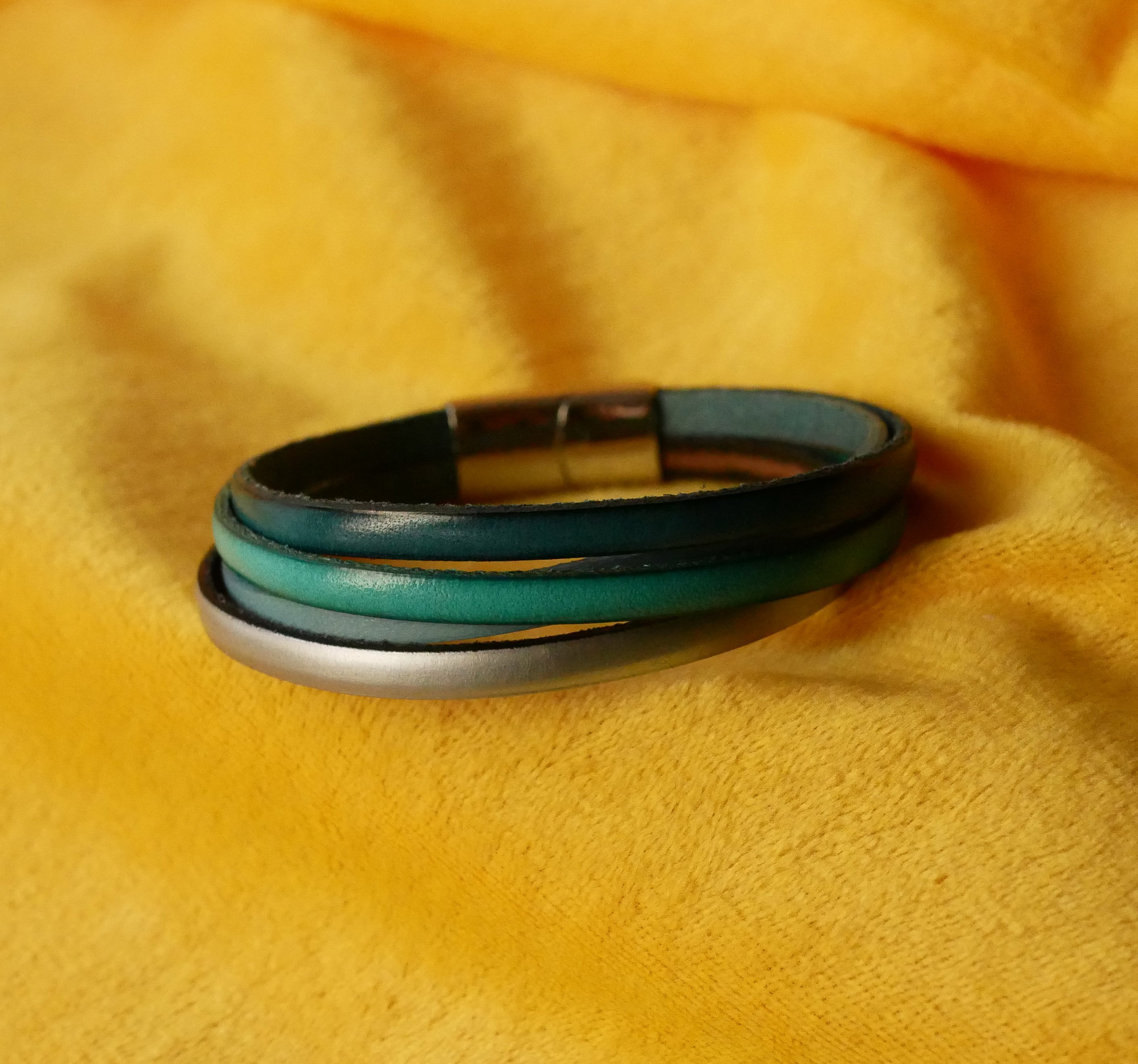 Pulseira de punho com 4 peles de turquesa