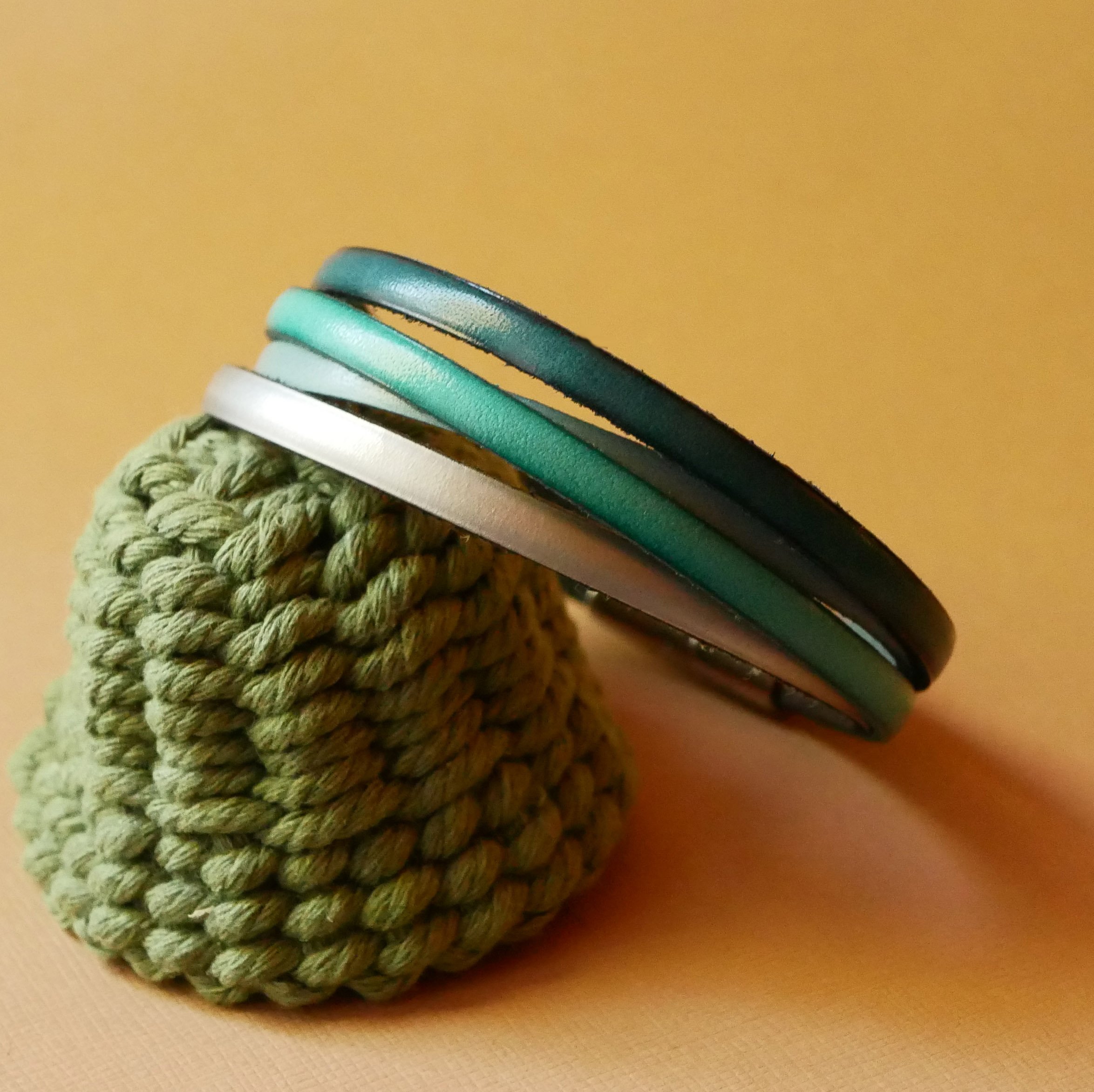Pulseira de punho com 4 peles de turquesa