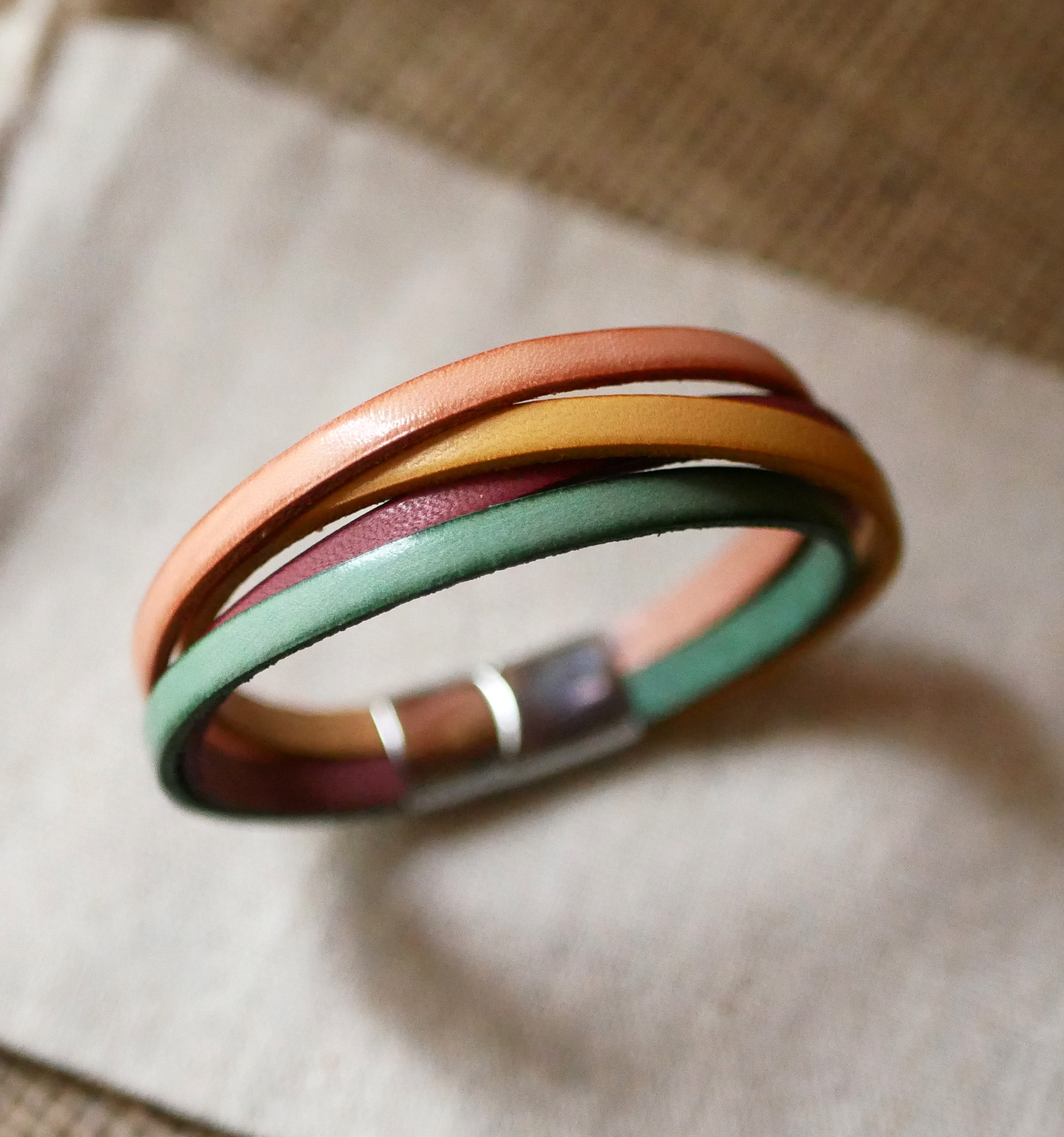 Pulseira de punho para mulher em 4 peles de cor pastel