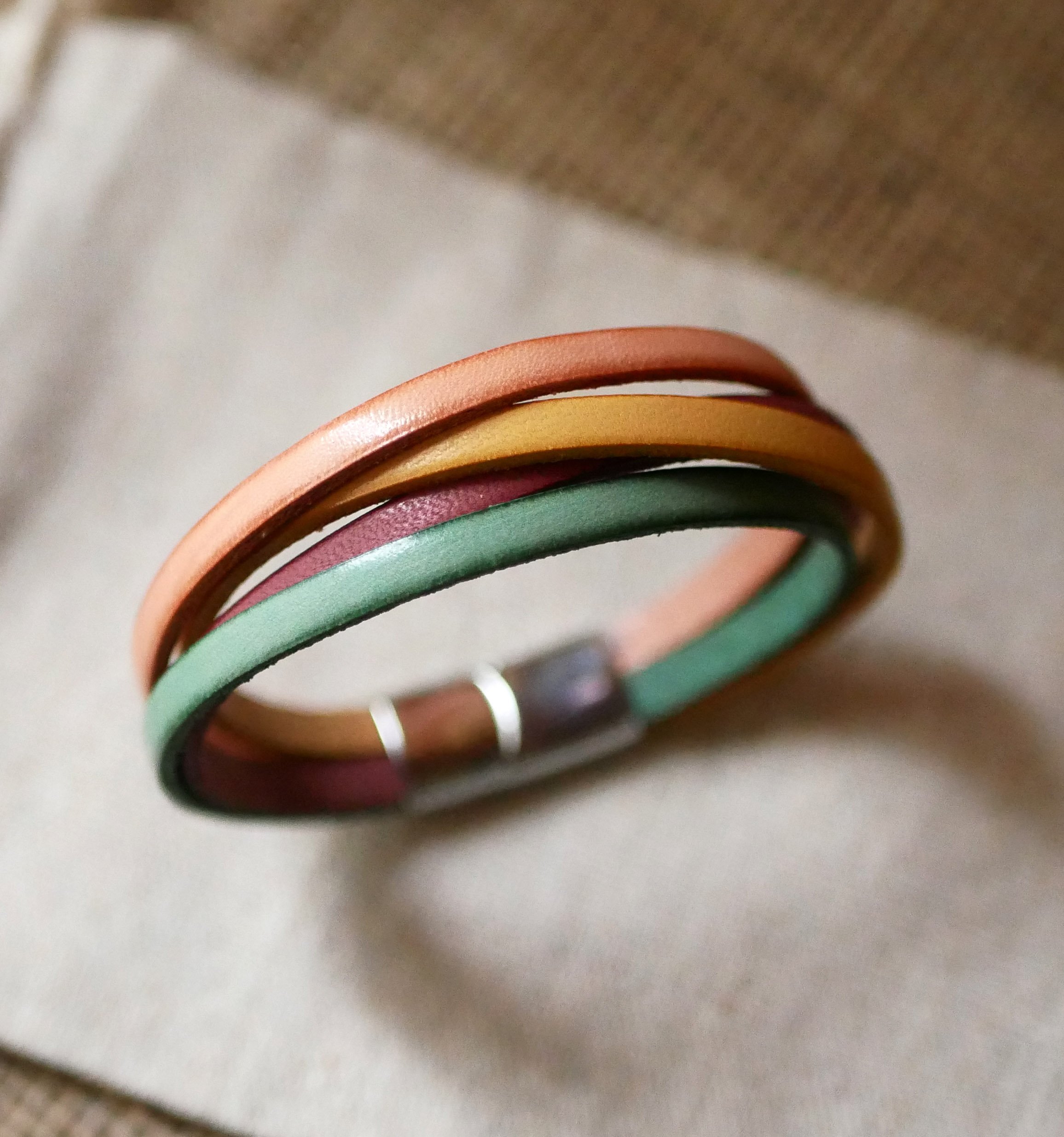 Pulseira de punho para mulher em 4 peles de cor pastel