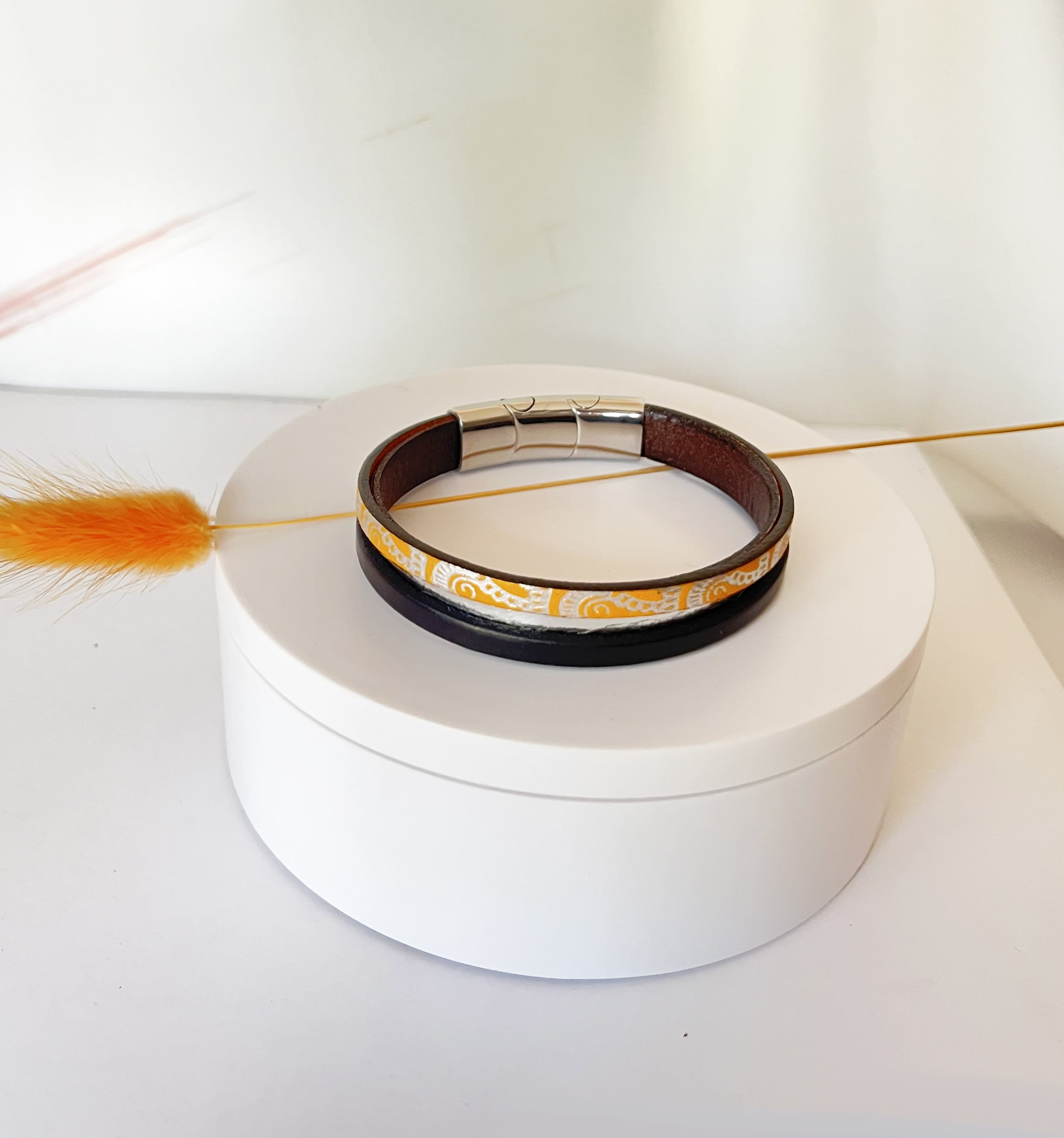 Bracelet manchette femme aux 3 cuirs orange argenté  fermoir à extension