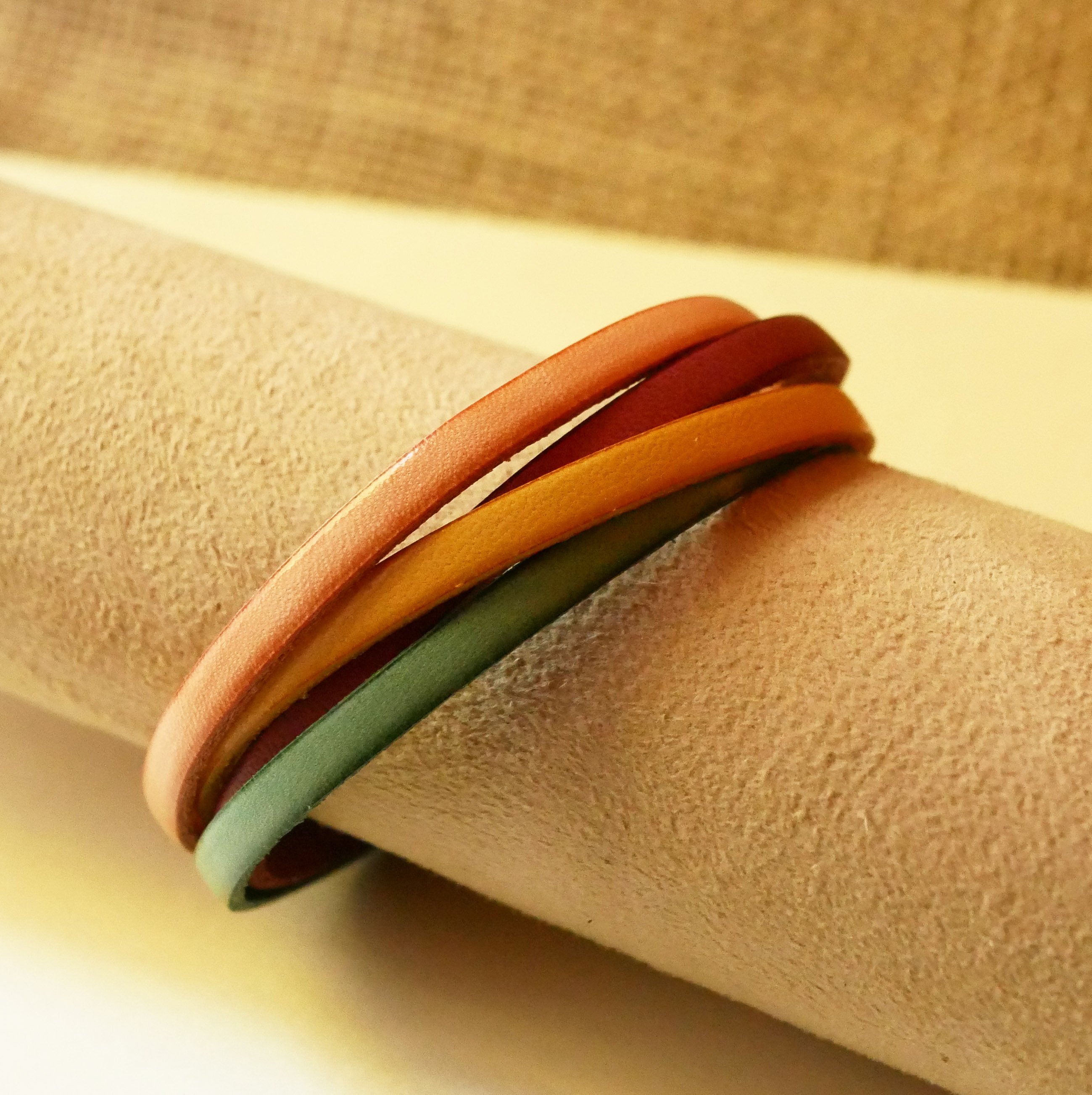 Pulseira de punho para mulher em 4 peles de cor pastel