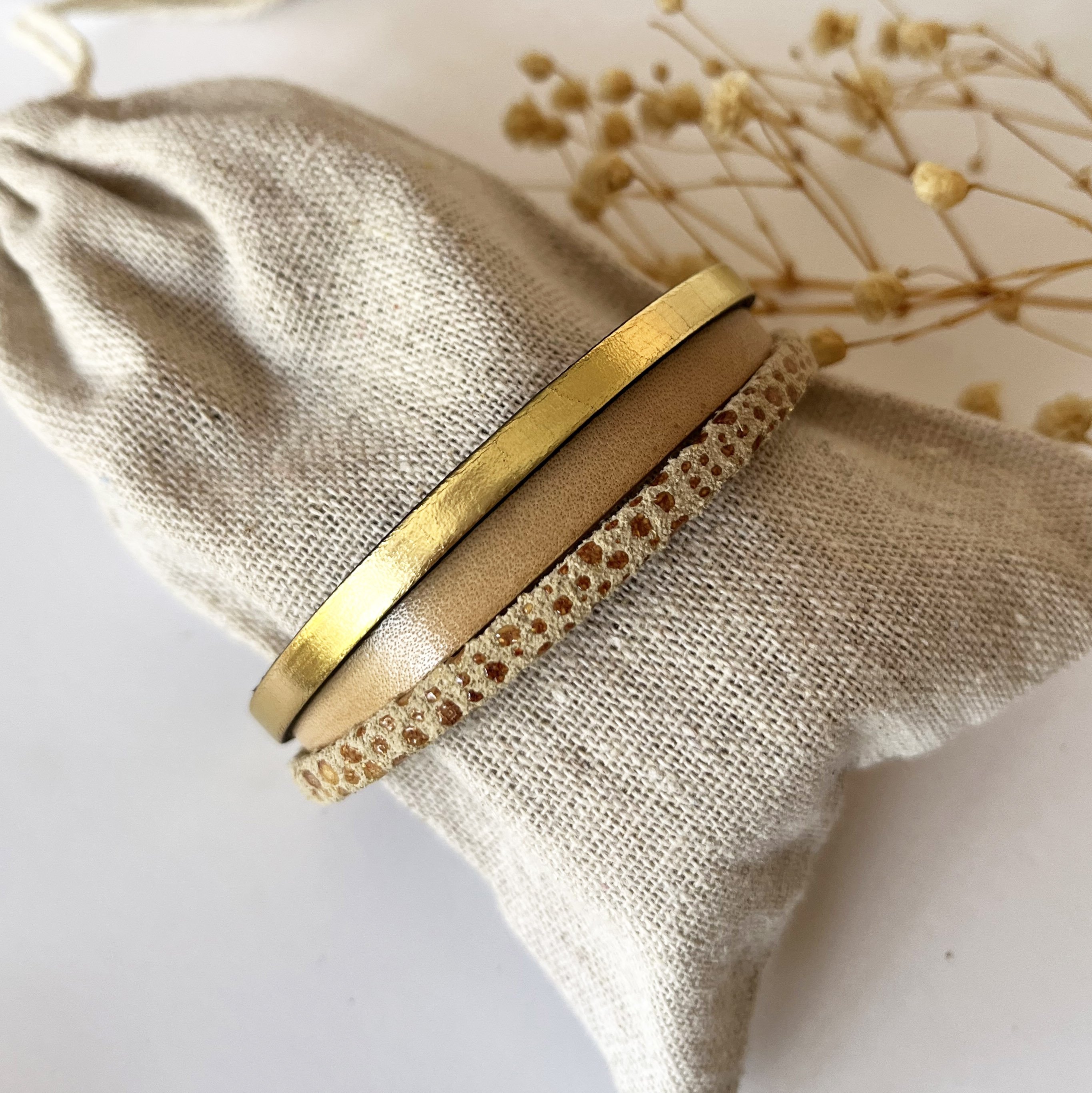 Bracelet manchette femme aux 3 cuirs beige et doré fermoir à extension