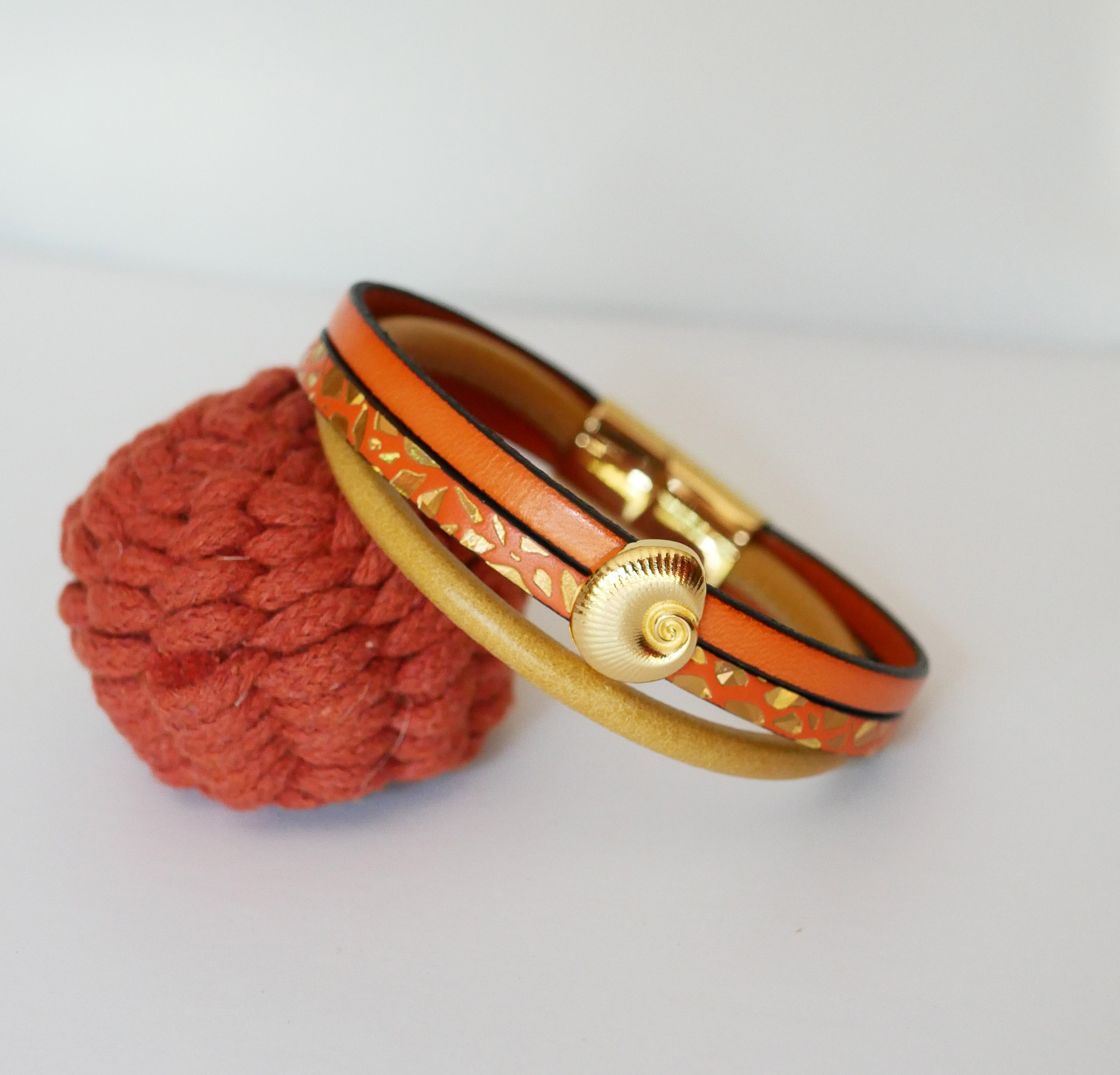 Pulseira de punho em ouro para mulher Concha dourada e laranja