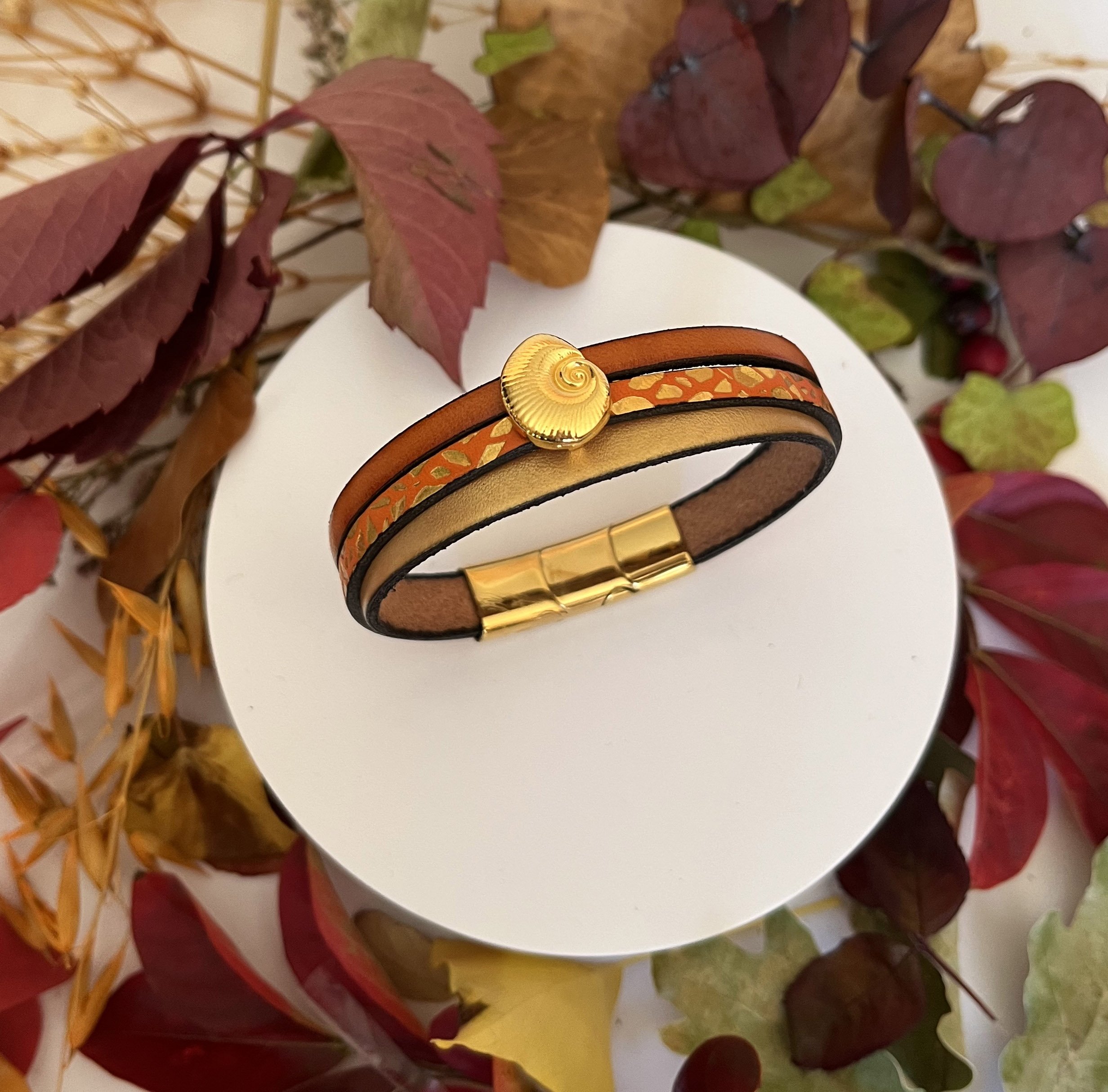 Pulseira de punho em ouro para mulher Concha dourada e laranja